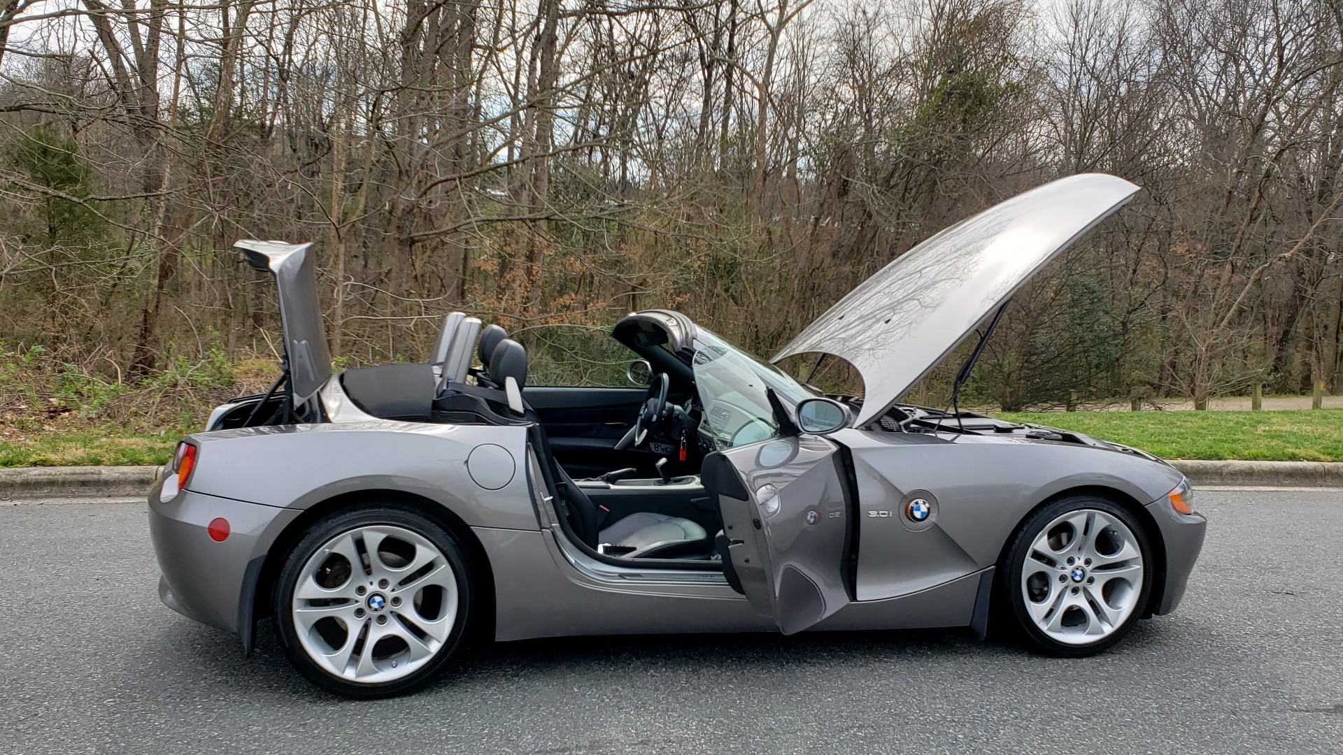 Used 2003 BMW Z4 3.0i ROADSTER / 6-SPD MAN / PREMIUM PKG / SPORT PKG / HTD STS for sale Sold at Formula Imports in Charlotte NC 28227 11