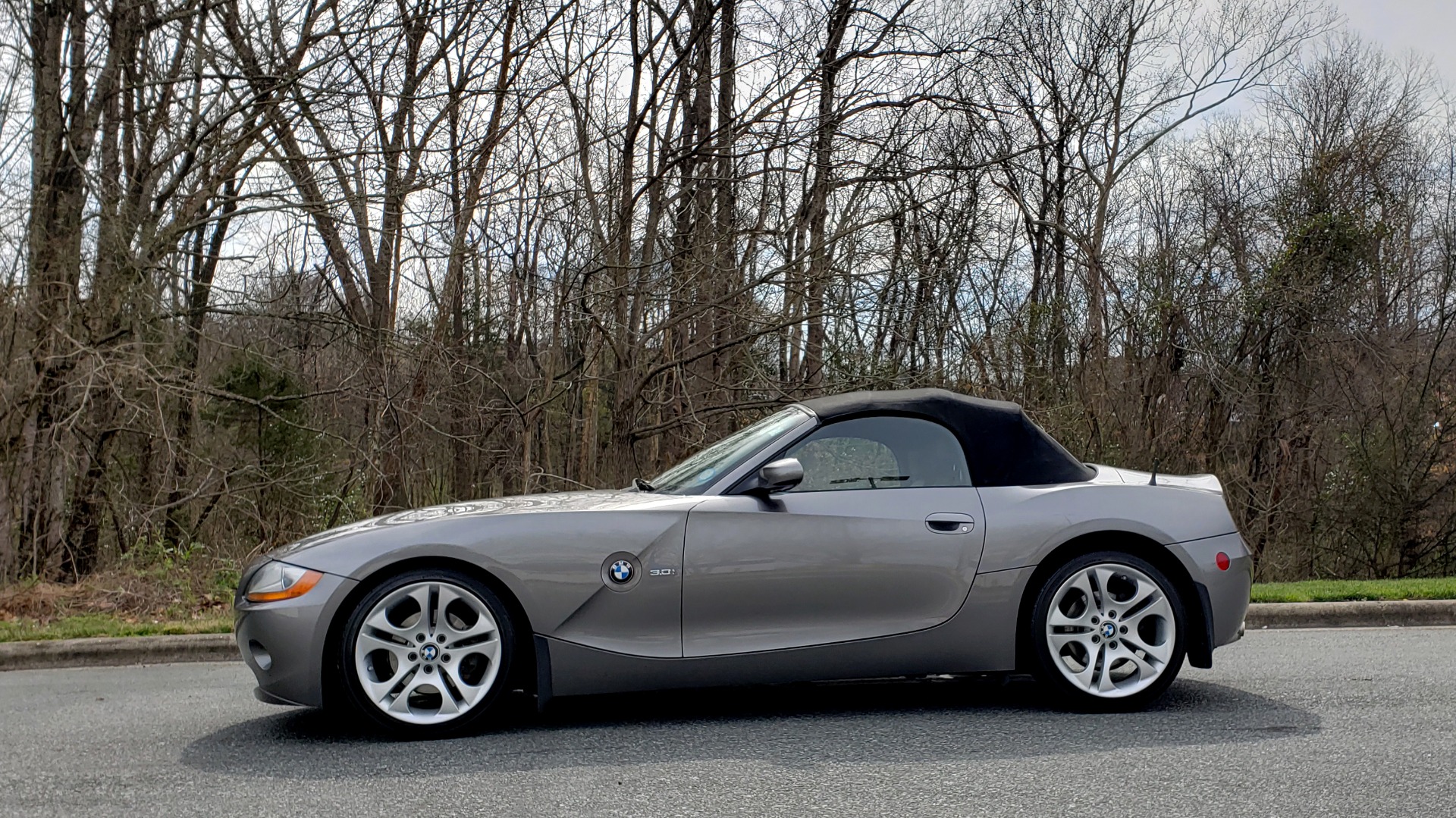 Used 2003 BMW Z4 3.0i ROADSTER / 6-SPD MAN / PREMIUM PKG / SPORT PKG / HTD STS for sale Sold at Formula Imports in Charlotte NC 28227 2