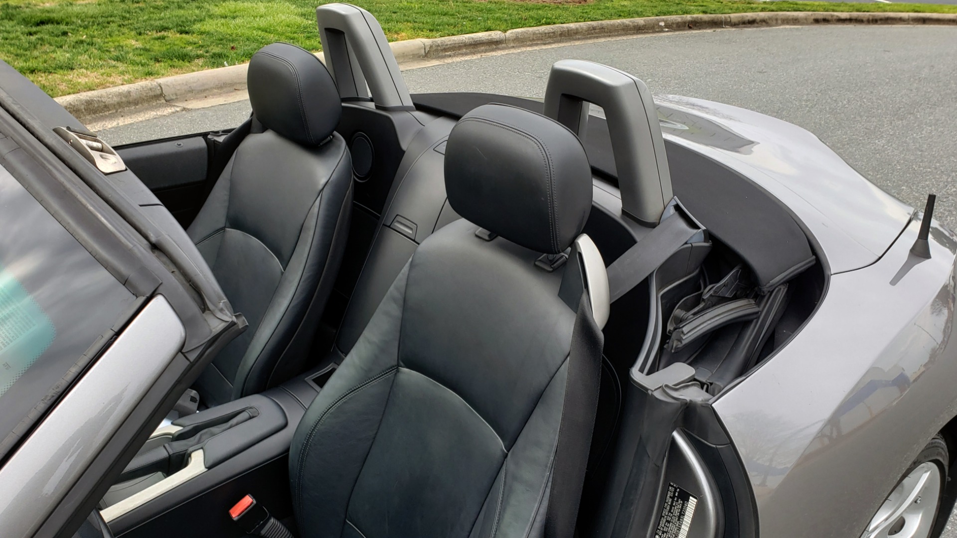 Used 2003 BMW Z4 3.0i ROADSTER / 6-SPD MAN / PREMIUM PKG / SPORT PKG / HTD STS for sale Sold at Formula Imports in Charlotte NC 28227 41