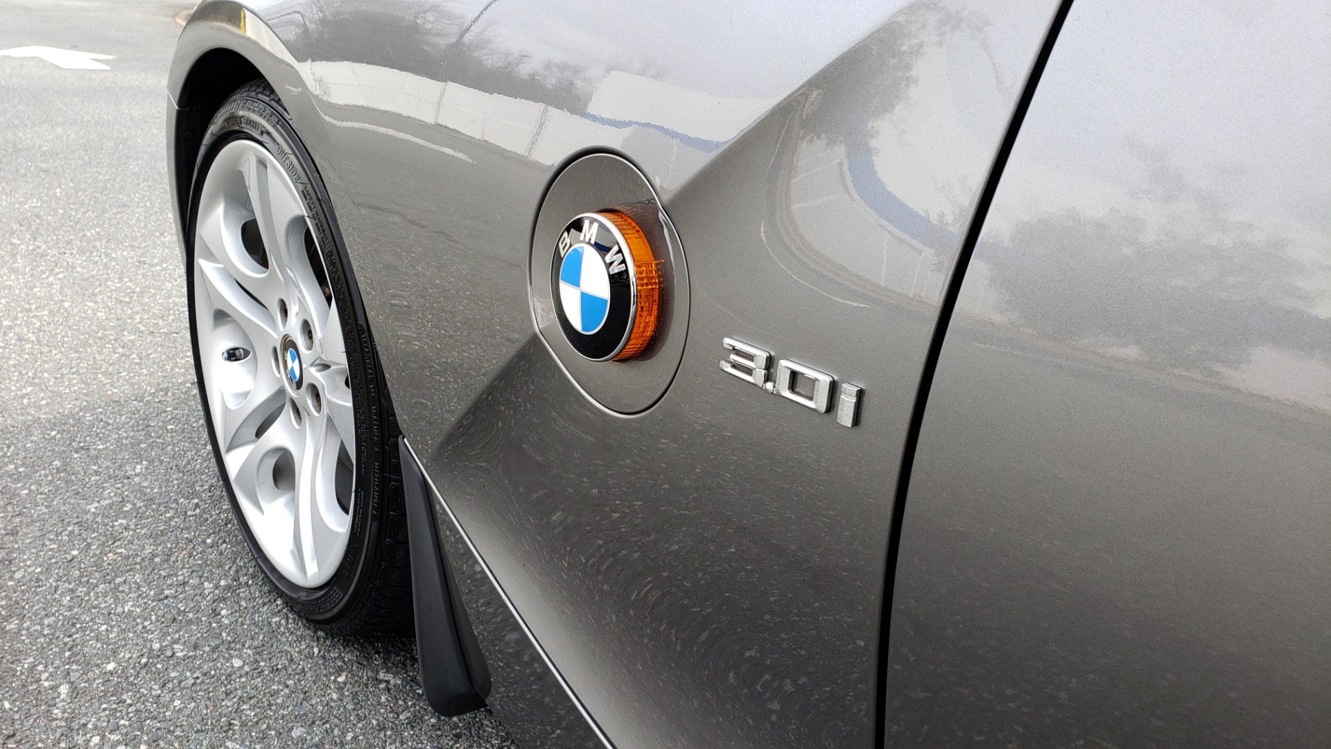 Used 2003 BMW Z4 3.0i ROADSTER / 6-SPD MAN / PREMIUM PKG / SPORT PKG / HTD STS for sale Sold at Formula Imports in Charlotte NC 28227 6