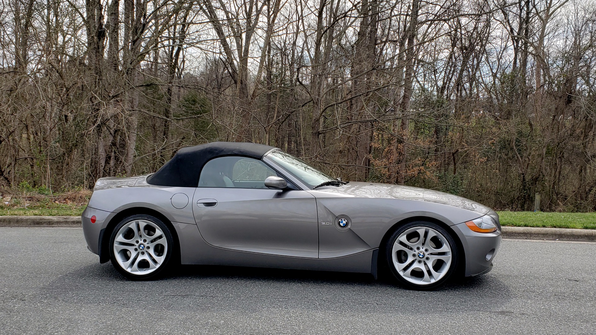 Used 2003 BMW Z4 3.0i ROADSTER / 6-SPD MAN / PREMIUM PKG / SPORT PKG / HTD STS for sale Sold at Formula Imports in Charlotte NC 28227 8
