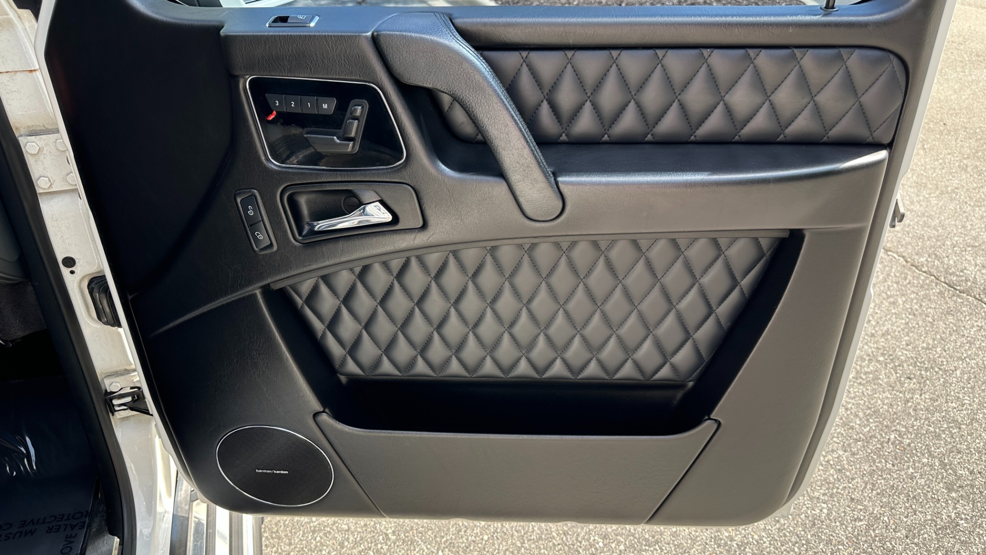 Used 2014 Mercedes-Benz G-Class G 63 AMG / DESIGNO LEATHER / DIAMOND STITCH / SPORTS SEATS / PA6 PKG for sale $67,995 at Formula Imports in Charlotte NC 28227 31