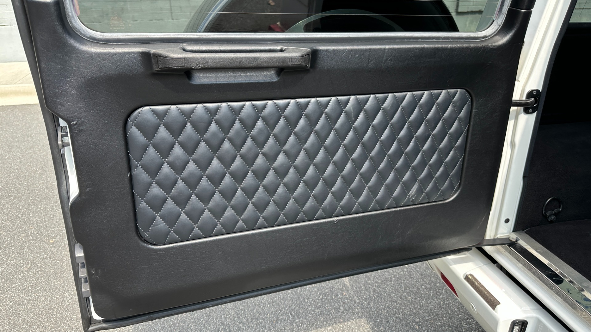 Used 2014 Mercedes-Benz G-Class G 63 AMG / DESIGNO LEATHER / DIAMOND STITCH / SPORTS SEATS / PA6 PKG for sale $67,995 at Formula Imports in Charlotte NC 28227 39