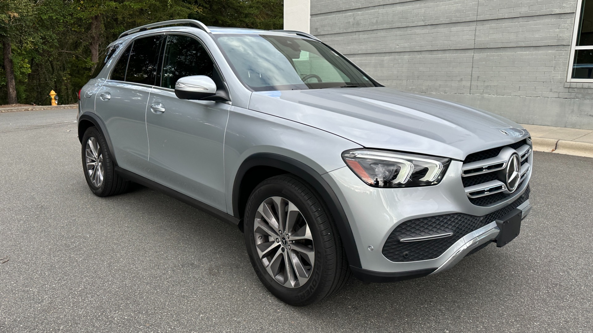 Used 2022 Mercedes-Benz GLE GLE350 / 20IN WHEELS / PREMIUM PACKAGE / OAK WOOD TRIM for sale $56,000 at Formula Imports in Charlotte NC 28227 5