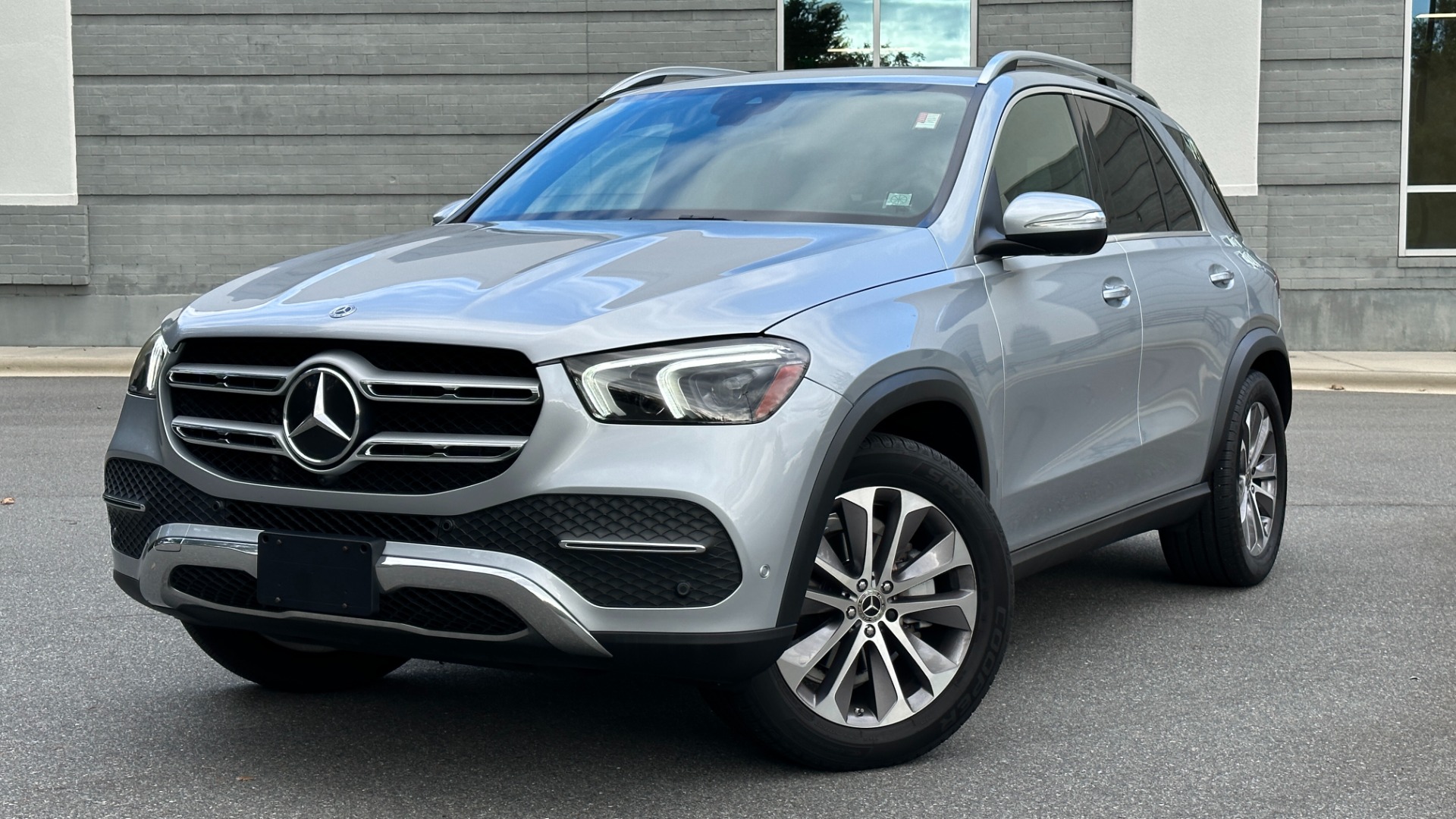 Used 2022 Mercedes-Benz GLE GLE350 / 20IN WHEELS / PREMIUM PACKAGE / OAK WOOD TRIM for sale Sold at Formula Imports in Charlotte NC 28227 1