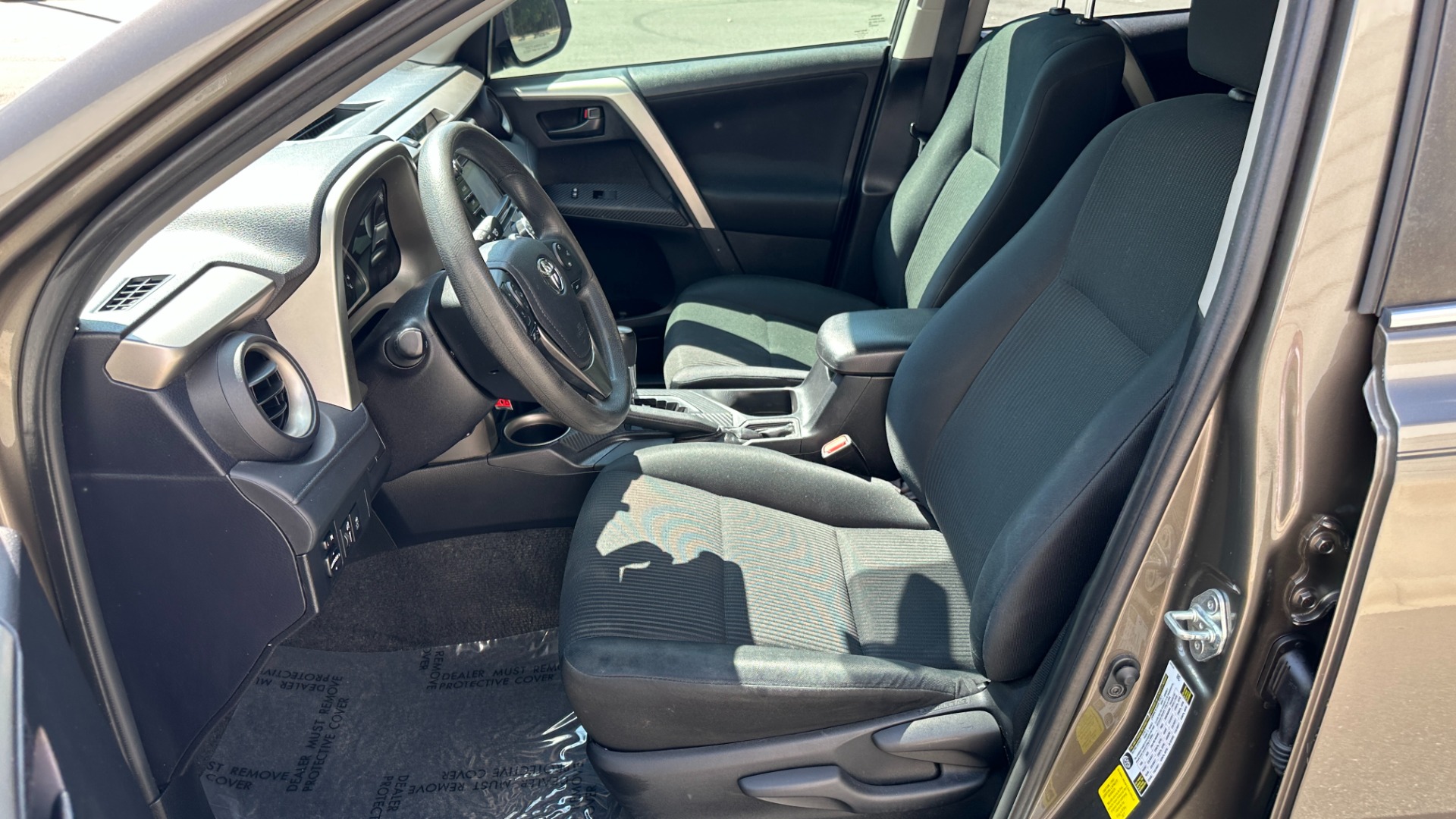 Used 2015 Toyota RAV4 LE / CLOTH / 4CYL ENGINE / ROOF RAILS for sale Sold at Formula Imports in Charlotte NC 28227 12