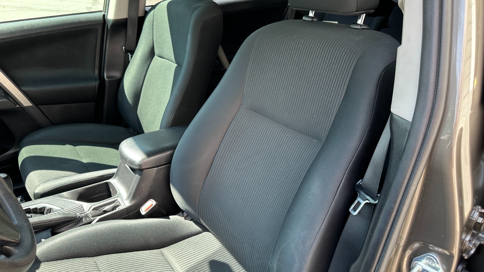 Used 2015 Toyota RAV4 LE / CLOTH / 4CYL ENGINE / ROOF RAILS for sale Sold at Formula Imports in Charlotte NC 28227 13
