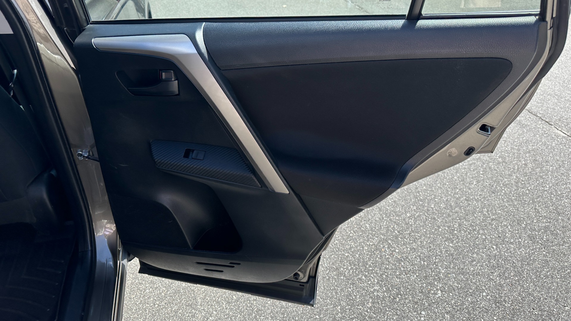 Used 2015 Toyota RAV4 LE / CLOTH / 4CYL ENGINE / ROOF RAILS for sale Sold at Formula Imports in Charlotte NC 28227 28
