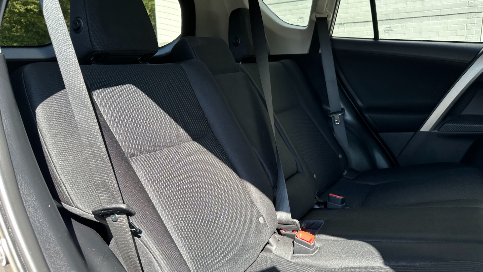 Used 2015 Toyota RAV4 LE / CLOTH / 4CYL ENGINE / ROOF RAILS for sale Sold at Formula Imports in Charlotte NC 28227 30