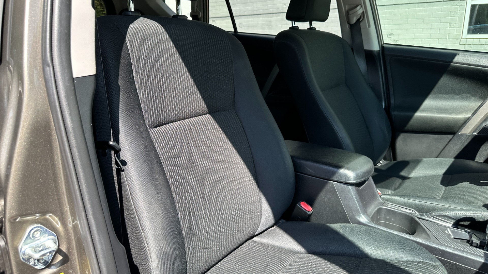 Used 2015 Toyota RAV4 LE / CLOTH / 4CYL ENGINE / ROOF RAILS for sale Sold at Formula Imports in Charlotte NC 28227 35