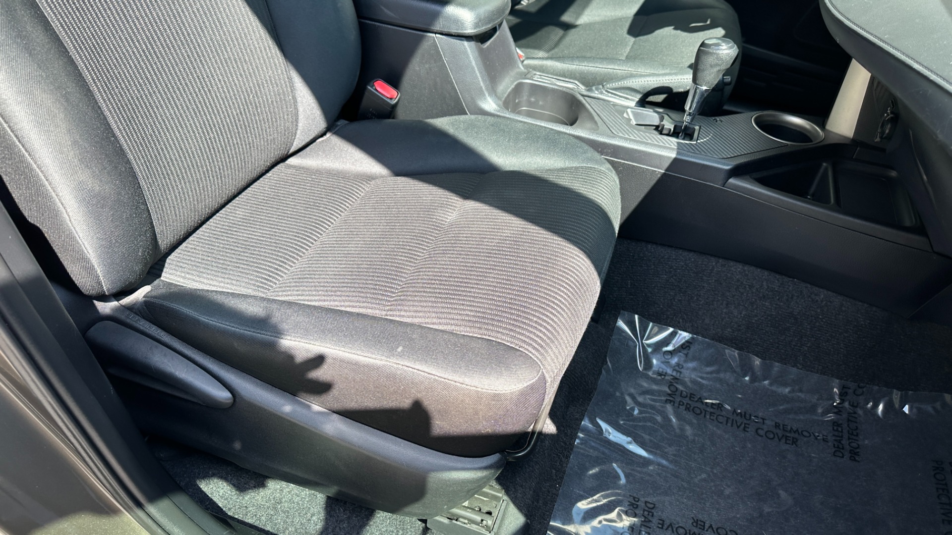 Used 2015 Toyota RAV4 LE / CLOTH / 4CYL ENGINE / ROOF RAILS for sale Sold at Formula Imports in Charlotte NC 28227 36