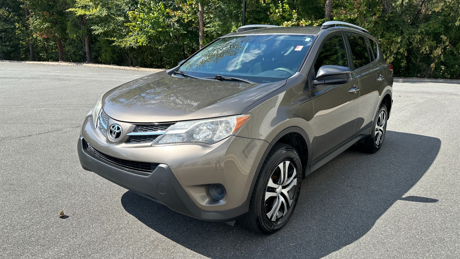 Used 2015 Toyota RAV4 LE / CLOTH / 4CYL ENGINE / ROOF RAILS for sale Sold at Formula Imports in Charlotte NC 28227 5