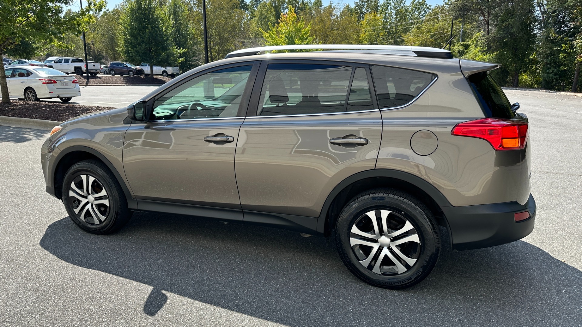 Used 2015 Toyota RAV4 LE / CLOTH / 4CYL ENGINE / ROOF RAILS for sale Sold at Formula Imports in Charlotte NC 28227 6