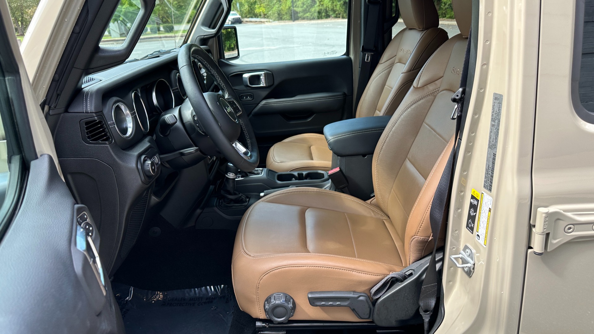 Used 2022 Jeep Wrangler UNLIMITED SAHARA / SKY ONE TOUCH TOP / COLD WEATHER PKG / LEATHER for sale Sold at Formula Imports in Charlotte NC 28227 12