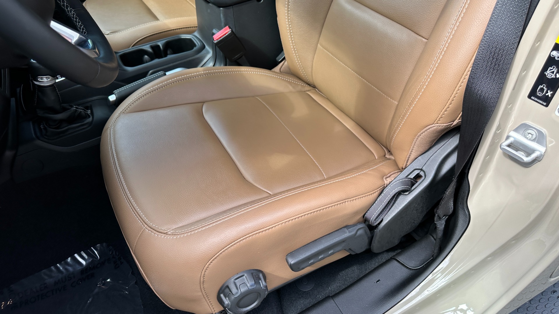 Used 2022 Jeep Wrangler UNLIMITED SAHARA / SKY ONE TOUCH TOP / COLD WEATHER PKG / LEATHER for sale Sold at Formula Imports in Charlotte NC 28227 14