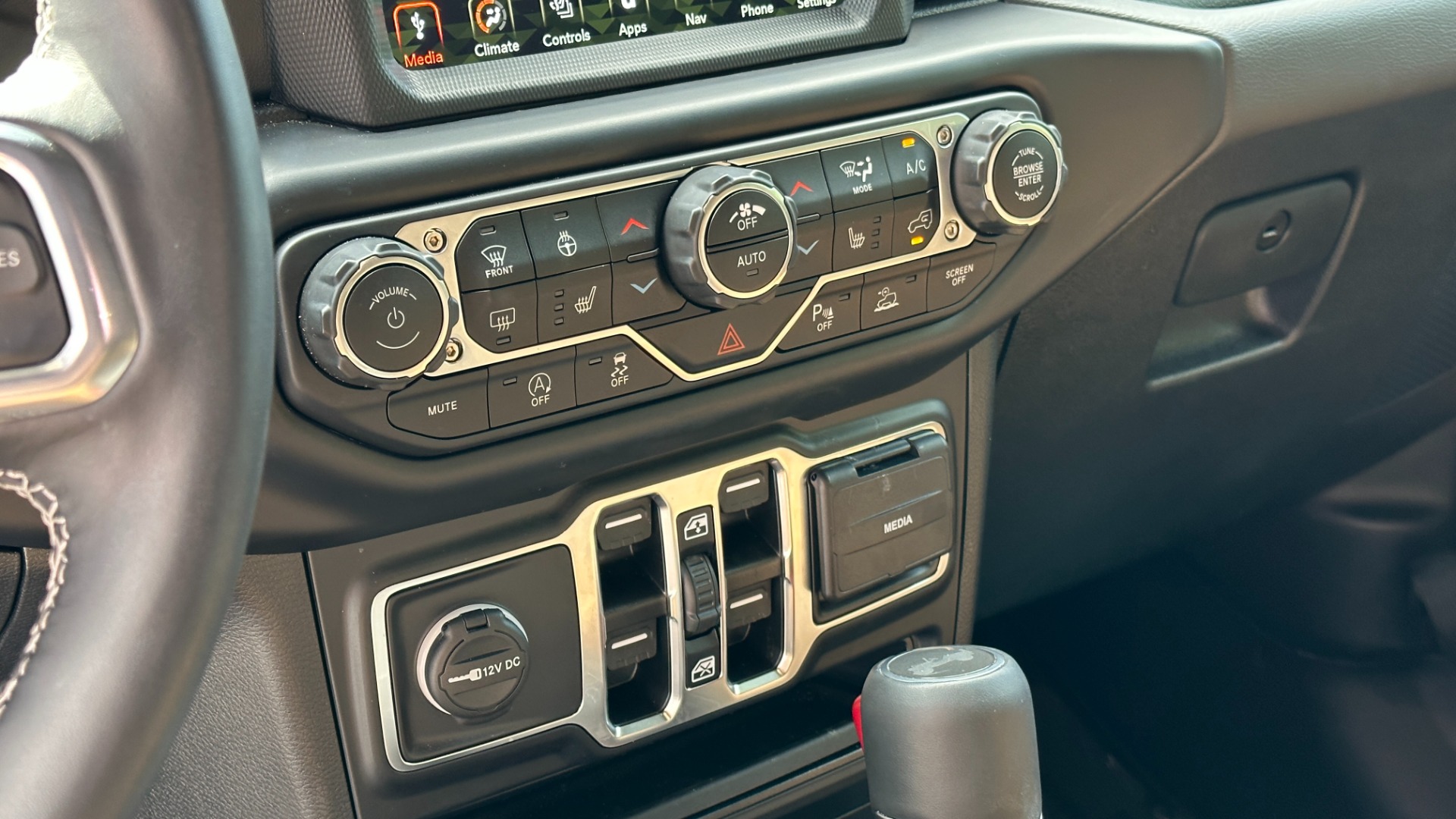 Used 2022 Jeep Wrangler UNLIMITED SAHARA / SKY ONE TOUCH TOP / COLD WEATHER PKG / LEATHER for sale Sold at Formula Imports in Charlotte NC 28227 19