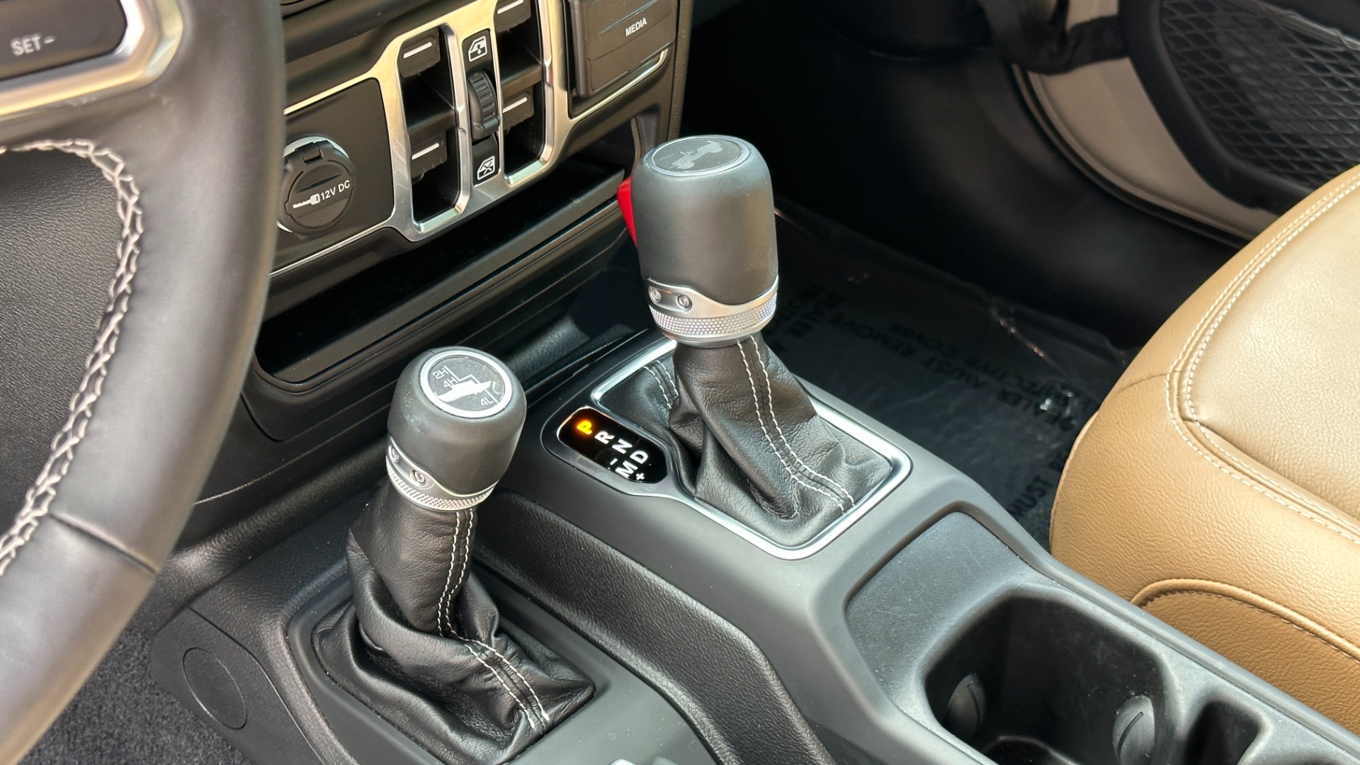 Used 2022 Jeep Wrangler UNLIMITED SAHARA / SKY ONE TOUCH TOP / COLD WEATHER PKG / LEATHER for sale Sold at Formula Imports in Charlotte NC 28227 20