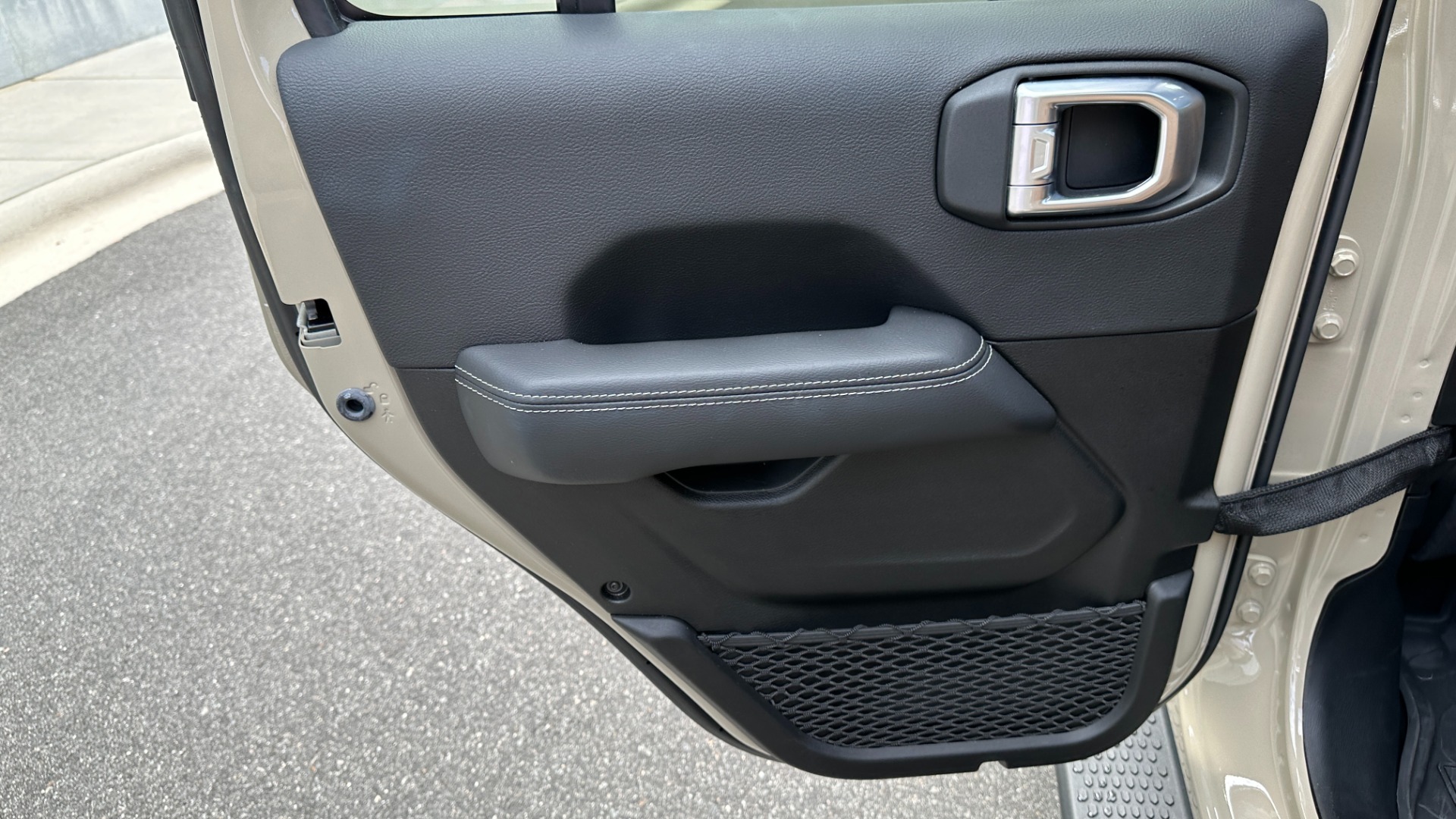 Used 2022 Jeep Wrangler UNLIMITED SAHARA / SKY ONE TOUCH TOP / COLD WEATHER PKG / LEATHER for sale Sold at Formula Imports in Charlotte NC 28227 24