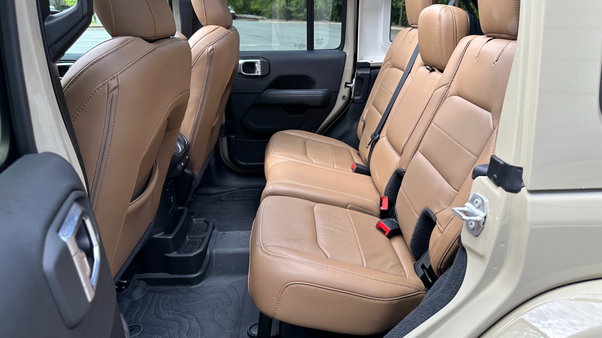 Used 2022 Jeep Wrangler UNLIMITED SAHARA / SKY ONE TOUCH TOP / COLD WEATHER PKG / LEATHER for sale Sold at Formula Imports in Charlotte NC 28227 25