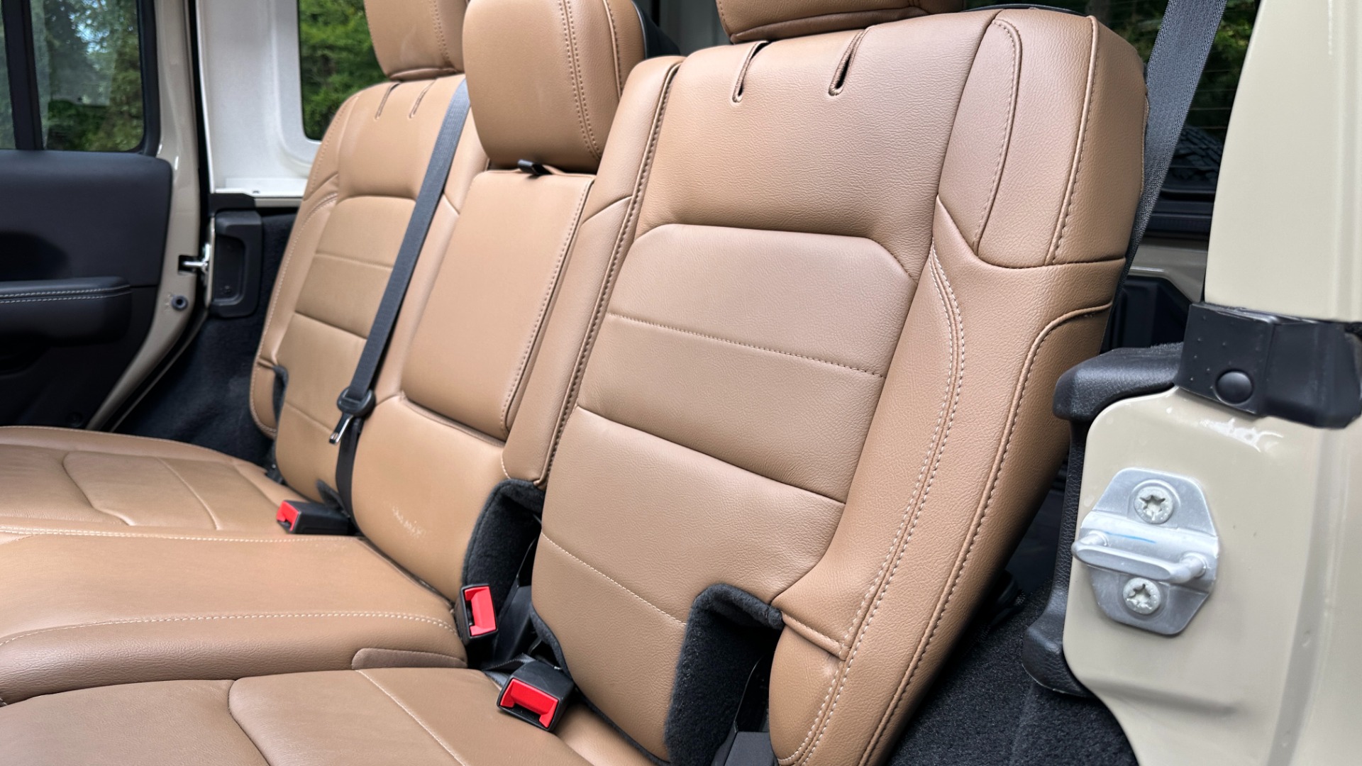 Used 2022 Jeep Wrangler UNLIMITED SAHARA / SKY ONE TOUCH TOP / COLD WEATHER PKG / LEATHER for sale Sold at Formula Imports in Charlotte NC 28227 26