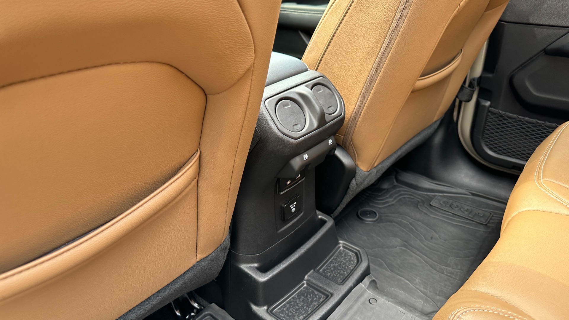 Used 2022 Jeep Wrangler UNLIMITED SAHARA / SKY ONE TOUCH TOP / COLD WEATHER PKG / LEATHER for sale Sold at Formula Imports in Charlotte NC 28227 29