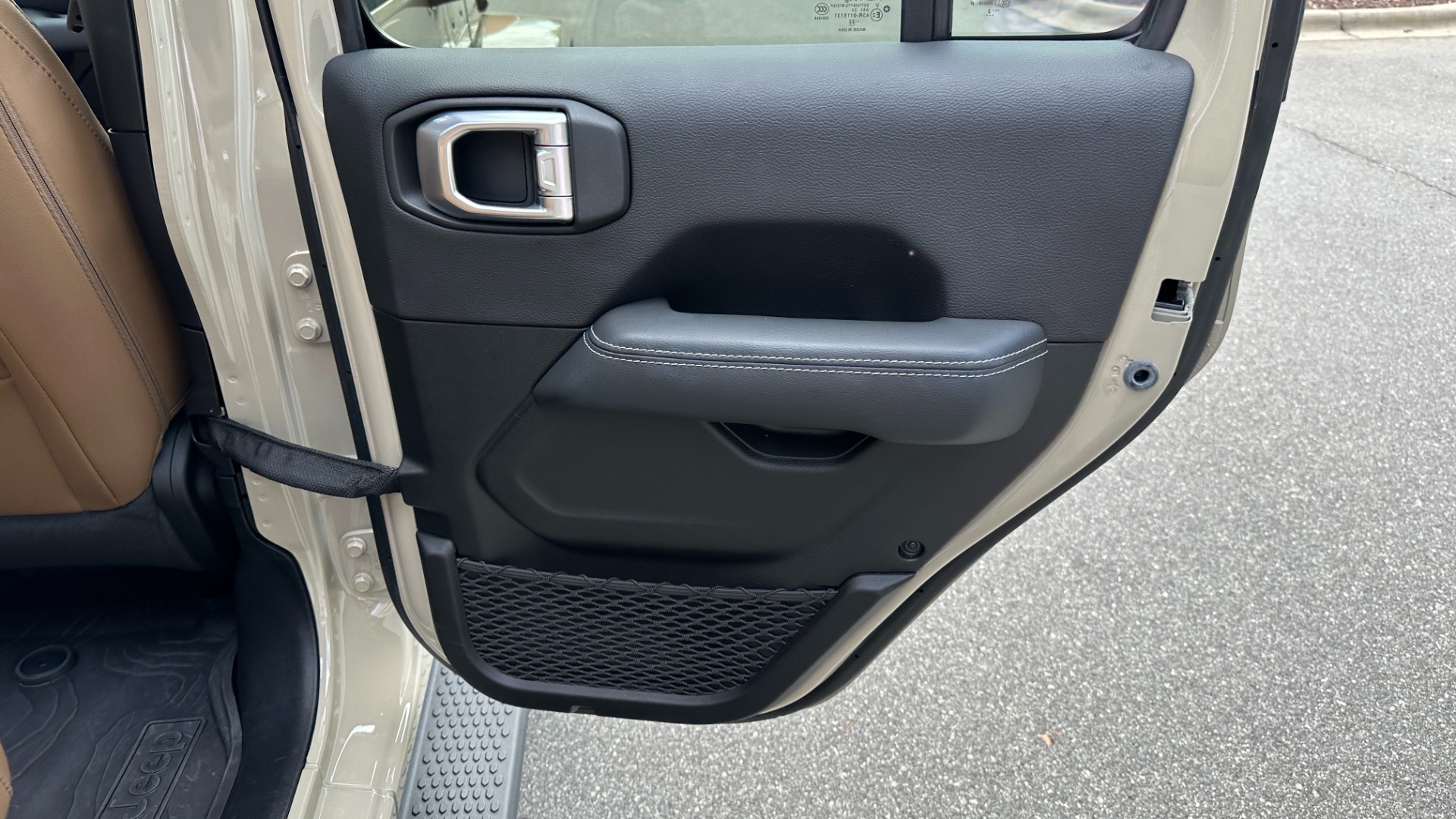 Used 2022 Jeep Wrangler UNLIMITED SAHARA / SKY ONE TOUCH TOP / COLD WEATHER PKG / LEATHER for sale Sold at Formula Imports in Charlotte NC 28227 32