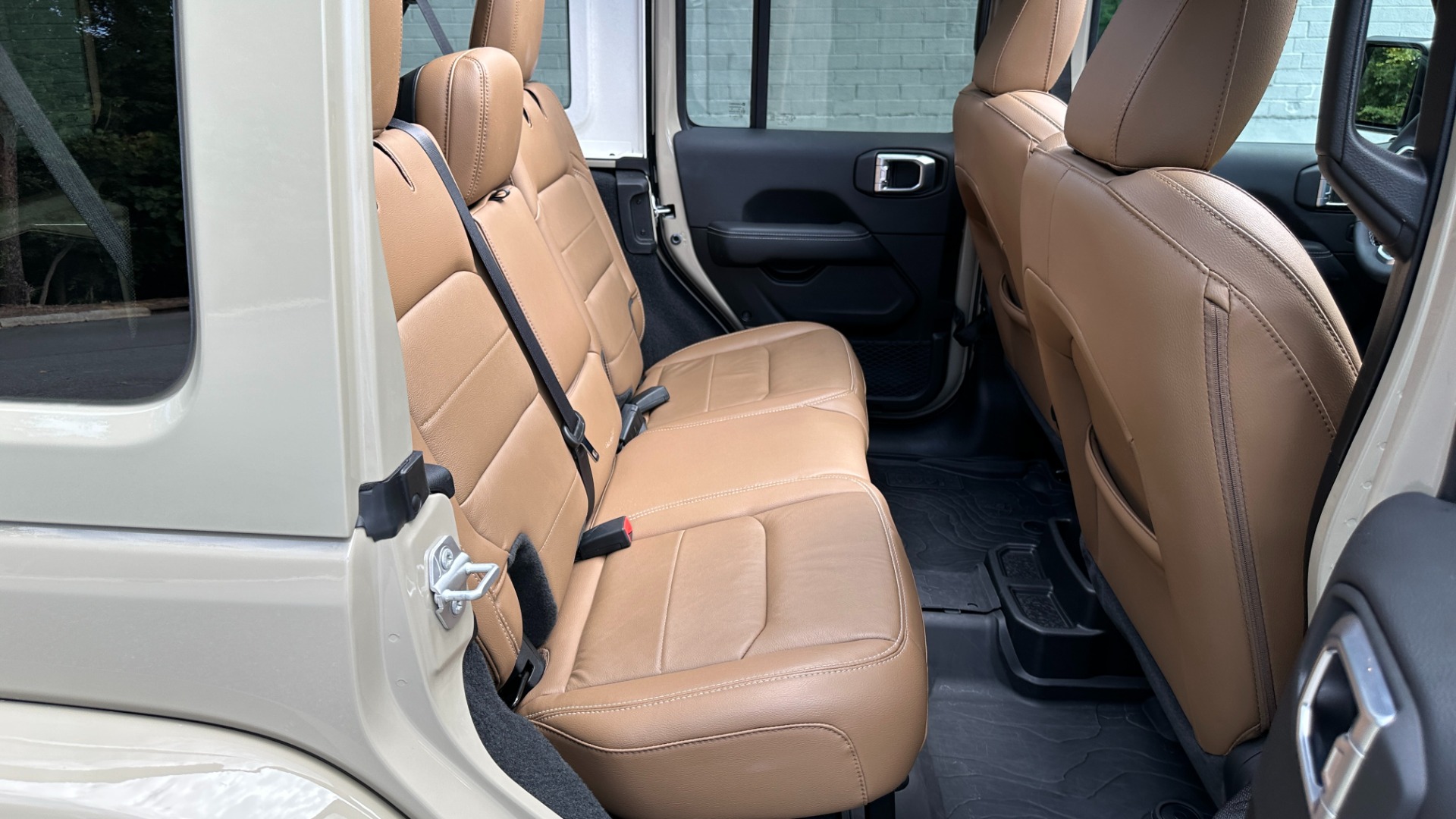 Used 2022 Jeep Wrangler UNLIMITED SAHARA / SKY ONE TOUCH TOP / COLD WEATHER PKG / LEATHER for sale Sold at Formula Imports in Charlotte NC 28227 33