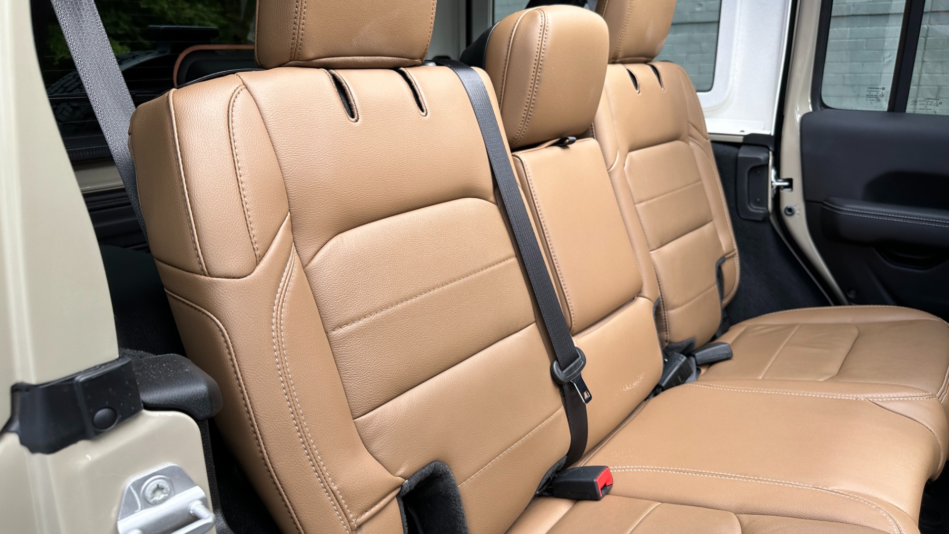 Used 2022 Jeep Wrangler UNLIMITED SAHARA / SKY ONE TOUCH TOP / COLD WEATHER PKG / LEATHER for sale Sold at Formula Imports in Charlotte NC 28227 34