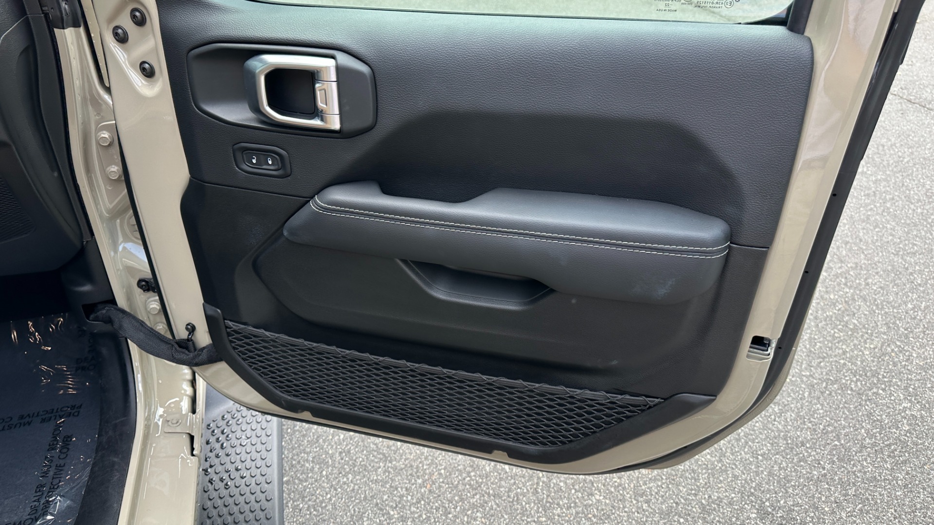 Used 2022 Jeep Wrangler UNLIMITED SAHARA / SKY ONE TOUCH TOP / COLD WEATHER PKG / LEATHER for sale Sold at Formula Imports in Charlotte NC 28227 36