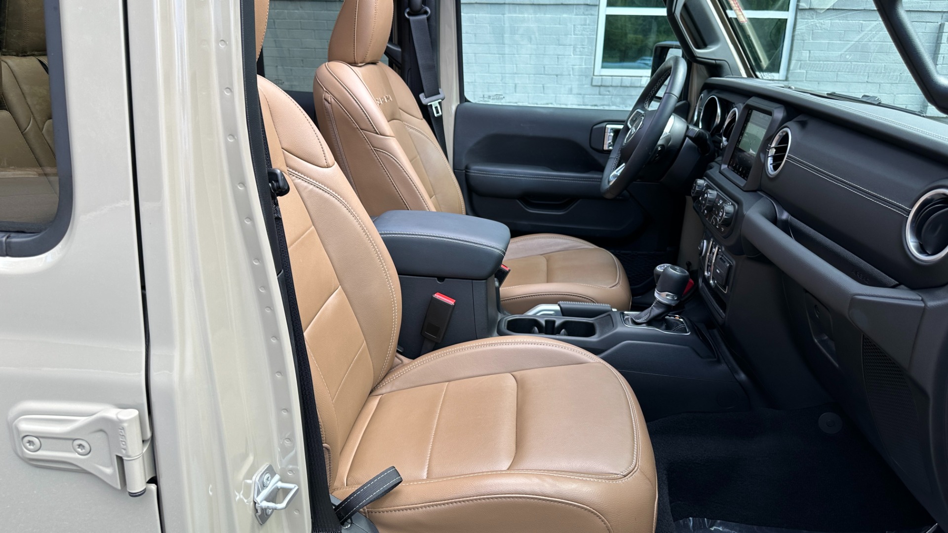 Used 2022 Jeep Wrangler UNLIMITED SAHARA / SKY ONE TOUCH TOP / COLD WEATHER PKG / LEATHER for sale Sold at Formula Imports in Charlotte NC 28227 38