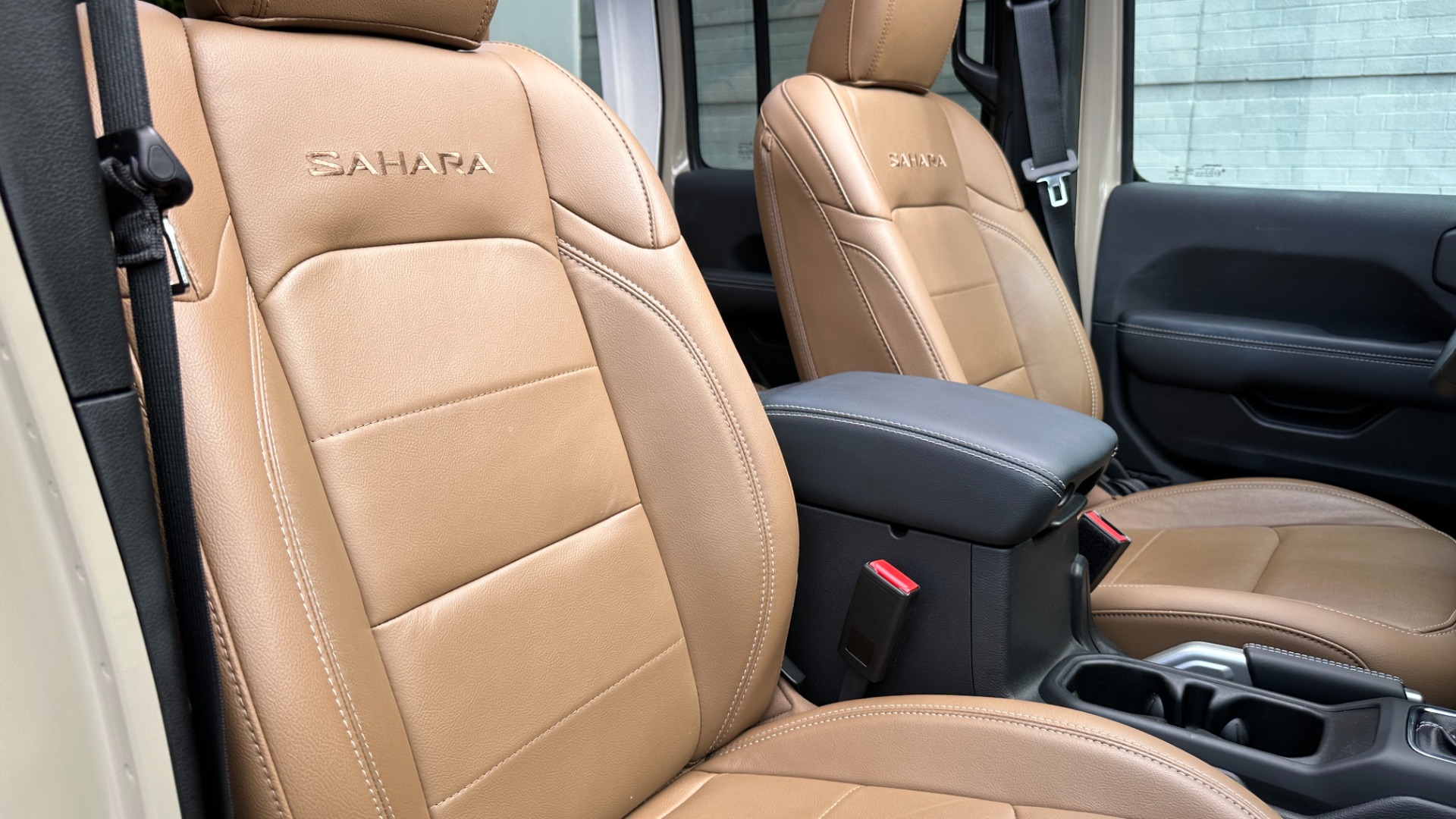 Used 2022 Jeep Wrangler UNLIMITED SAHARA / SKY ONE TOUCH TOP / COLD WEATHER PKG / LEATHER for sale Sold at Formula Imports in Charlotte NC 28227 39