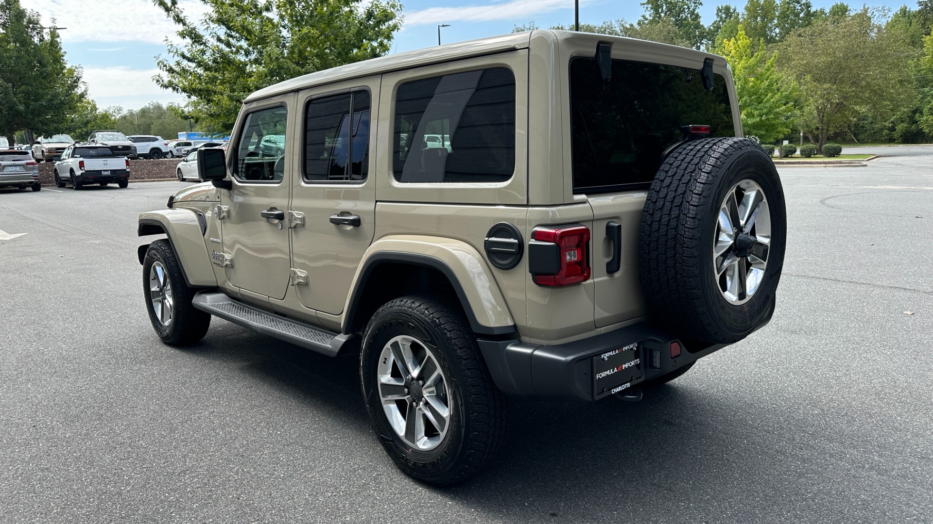 Used 2022 Jeep Wrangler UNLIMITED SAHARA / SKY ONE TOUCH TOP / COLD WEATHER PKG / LEATHER for sale Sold at Formula Imports in Charlotte NC 28227 4