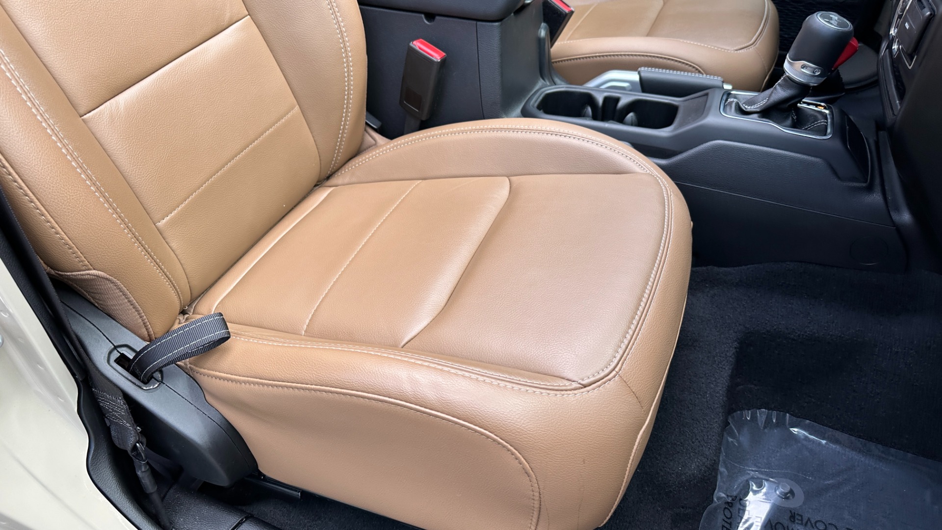 Used 2022 Jeep Wrangler UNLIMITED SAHARA / SKY ONE TOUCH TOP / COLD WEATHER PKG / LEATHER for sale Sold at Formula Imports in Charlotte NC 28227 40
