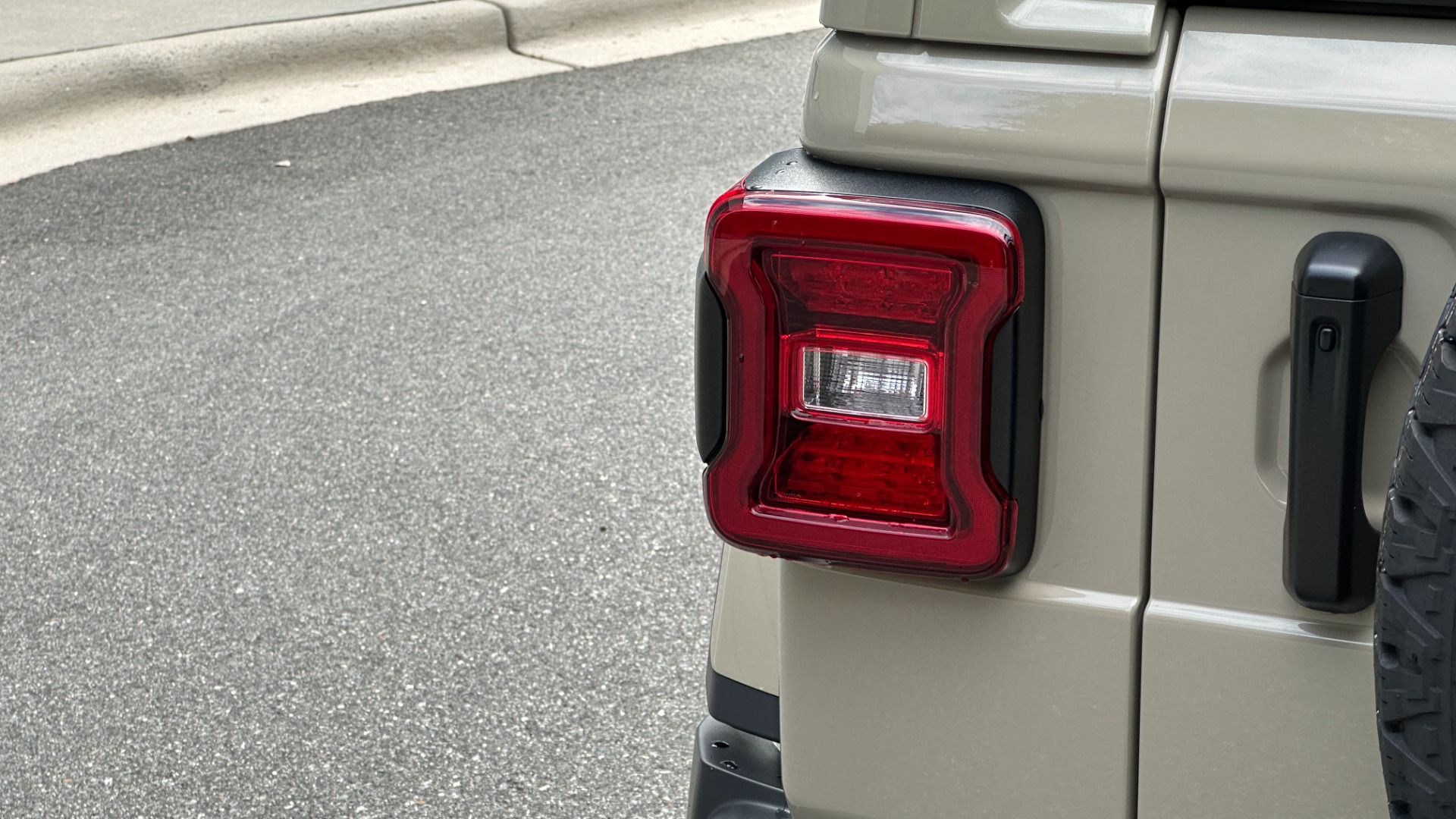 Used 2022 Jeep Wrangler UNLIMITED SAHARA / SKY ONE TOUCH TOP / COLD WEATHER PKG / LEATHER for sale Sold at Formula Imports in Charlotte NC 28227 46