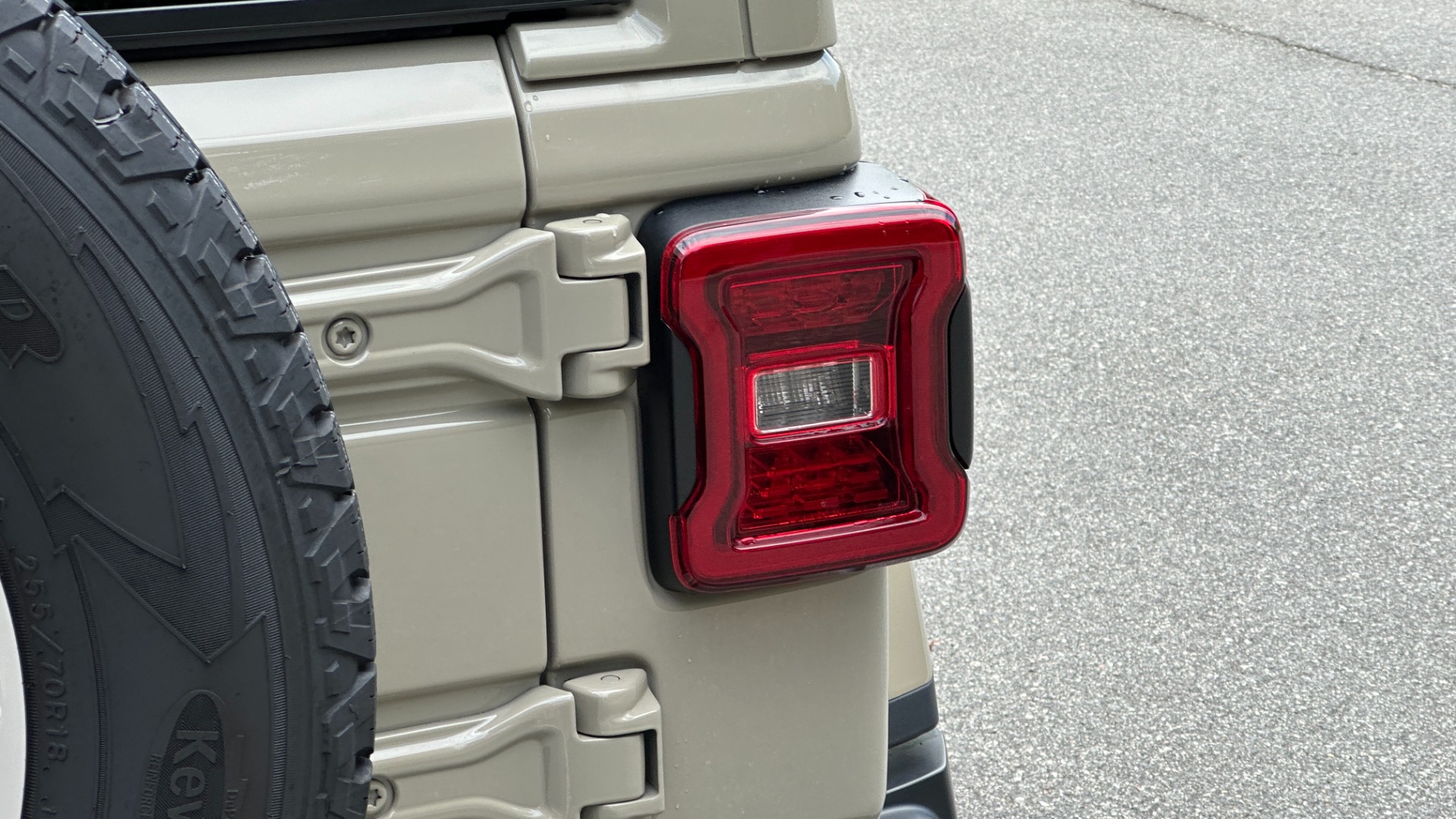 Used 2022 Jeep Wrangler UNLIMITED SAHARA / SKY ONE TOUCH TOP / COLD WEATHER PKG / LEATHER for sale Sold at Formula Imports in Charlotte NC 28227 47