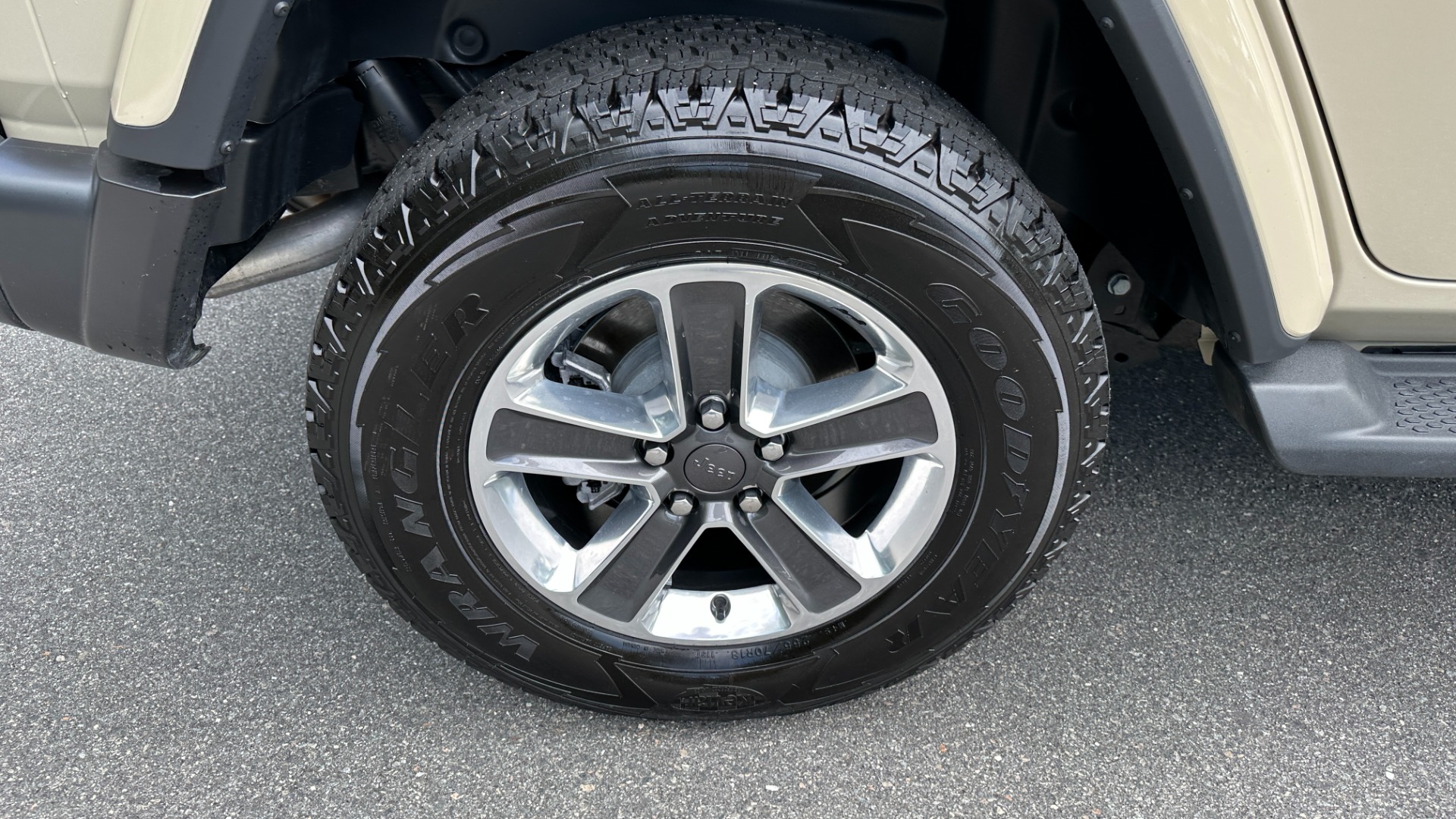 Used 2022 Jeep Wrangler UNLIMITED SAHARA / SKY ONE TOUCH TOP / COLD WEATHER PKG / LEATHER for sale Sold at Formula Imports in Charlotte NC 28227 49