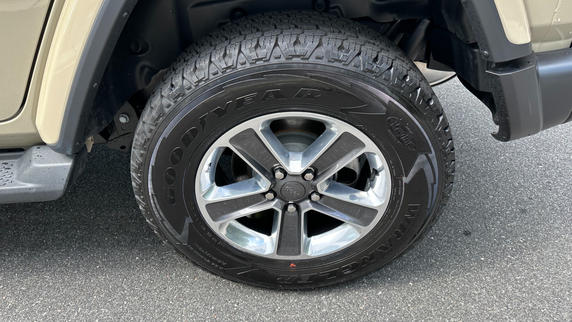 Used 2022 Jeep Wrangler UNLIMITED SAHARA / SKY ONE TOUCH TOP / COLD WEATHER PKG / LEATHER for sale Sold at Formula Imports in Charlotte NC 28227 50