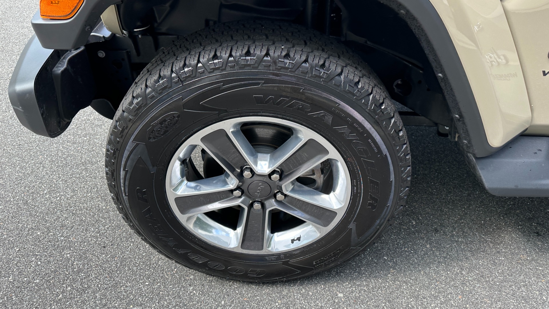 Used 2022 Jeep Wrangler UNLIMITED SAHARA / SKY ONE TOUCH TOP / COLD WEATHER PKG / LEATHER for sale Sold at Formula Imports in Charlotte NC 28227 51