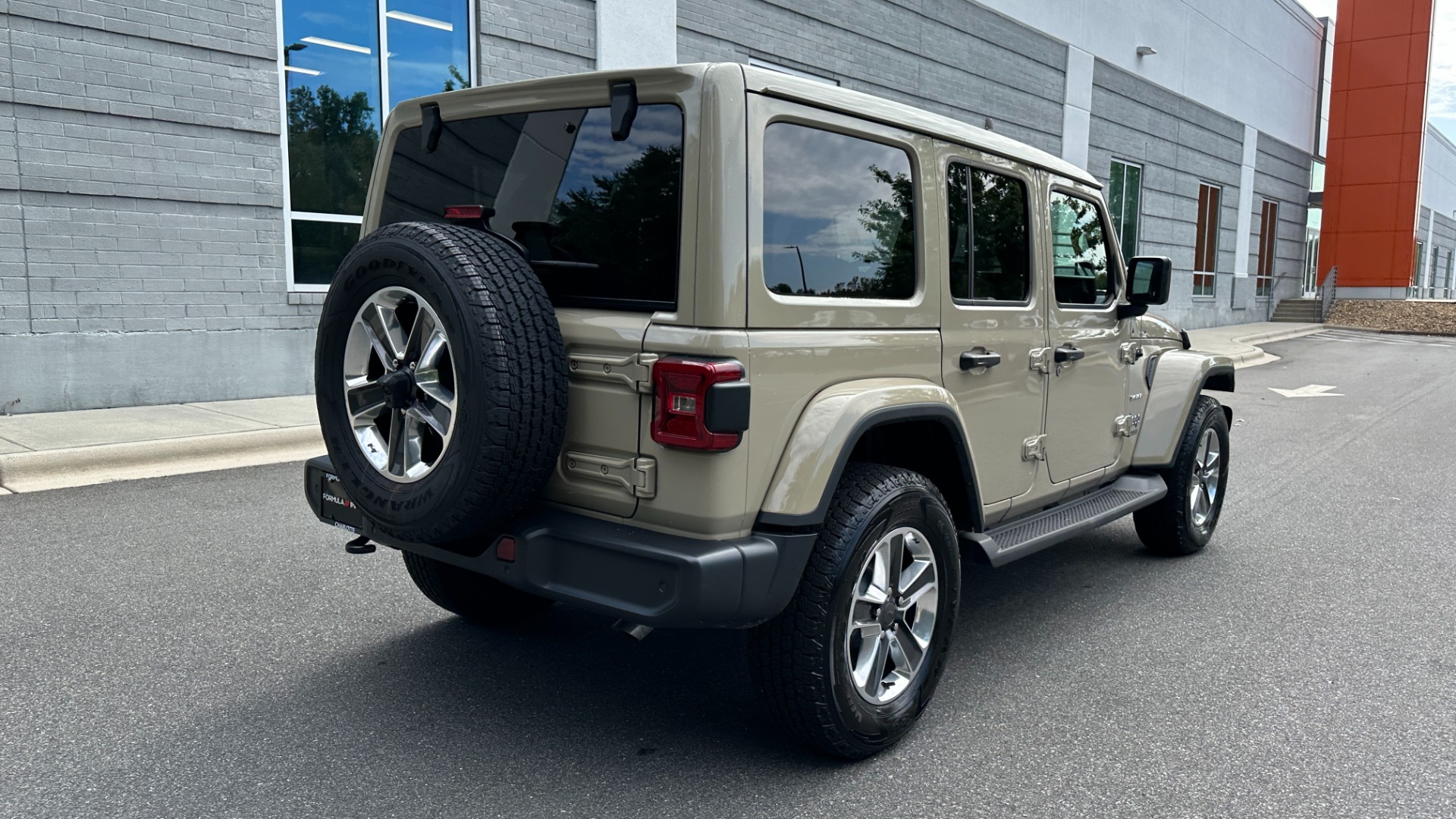 Used 2022 Jeep Wrangler UNLIMITED SAHARA / SKY ONE TOUCH TOP / COLD WEATHER PKG / LEATHER for sale Sold at Formula Imports in Charlotte NC 28227 7
