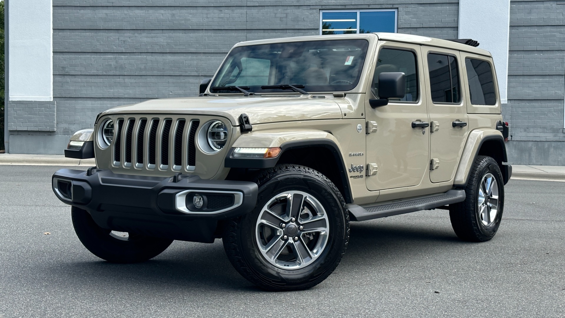 Used 2022 Jeep Wrangler UNLIMITED SAHARA / SKY ONE TOUCH TOP / COLD WEATHER PKG / LEATHER for sale Sold at Formula Imports in Charlotte NC 28227 1