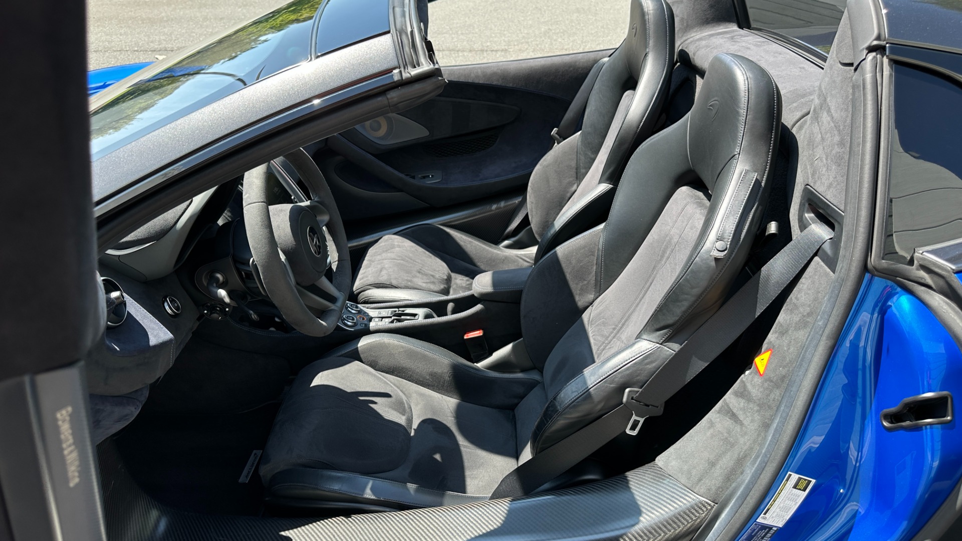 Used 2020 McLaren 600LT MSO CARBON FIBER / LUXURY PACK / CARBON EXT PKG / VEGA BLUE PAINT / BLUE ST for sale $249,999 at Formula Imports in Charlotte NC 28227 14