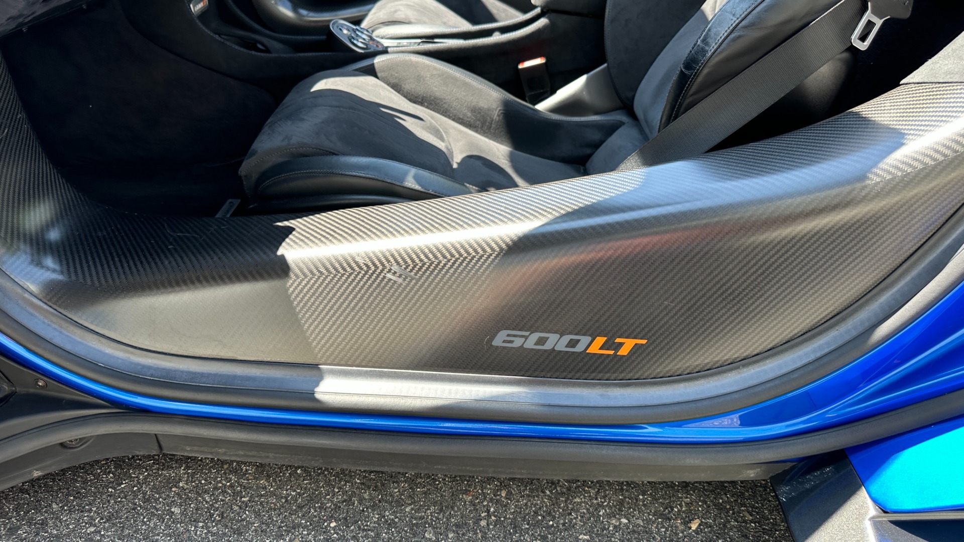 Used 2020 McLaren 600LT MSO CARBON FIBER / LUXURY PACK / CARBON EXT PKG / VEGA BLUE PAINT / BLUE ST for sale $249,999 at Formula Imports in Charlotte NC 28227 18