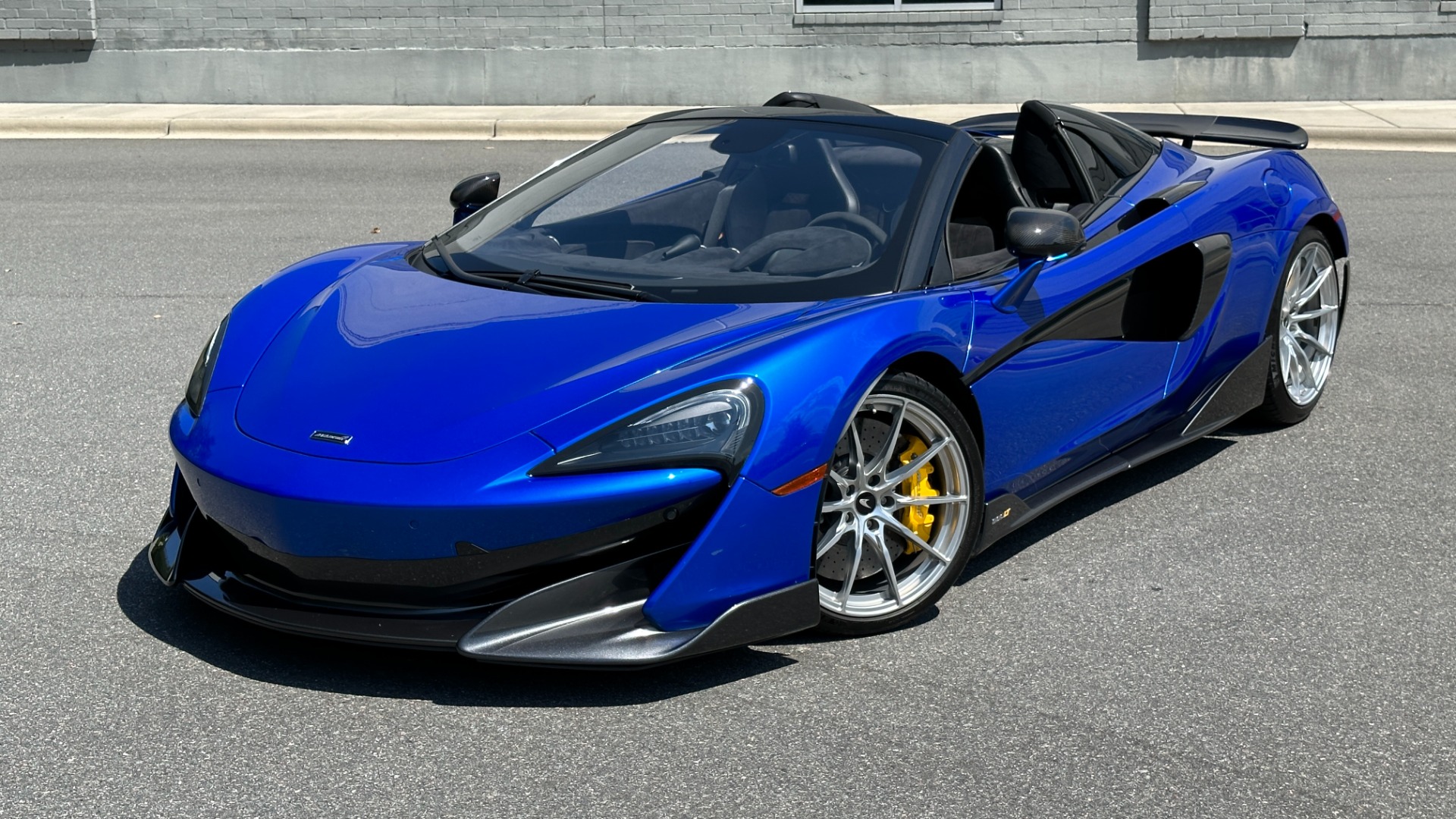Used 2020 McLaren 600LT MSO CARBON FIBER / LUXURY PACK / CARBON EXT PKG / VEGA BLUE PAINT / BLUE ST for sale $249,999 at Formula Imports in Charlotte NC 28227 2