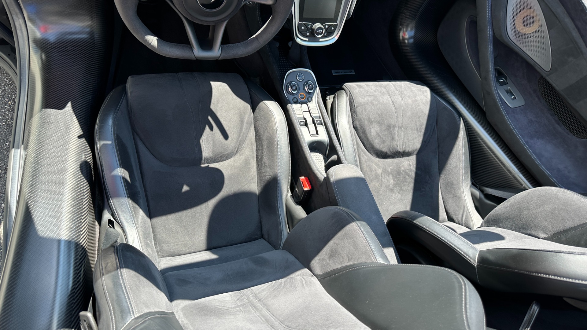 Used 2020 McLaren 600LT MSO CARBON FIBER / LUXURY PACK / CARBON EXT PKG / VEGA BLUE PAINT / BLUE ST for sale $249,999 at Formula Imports in Charlotte NC 28227 21