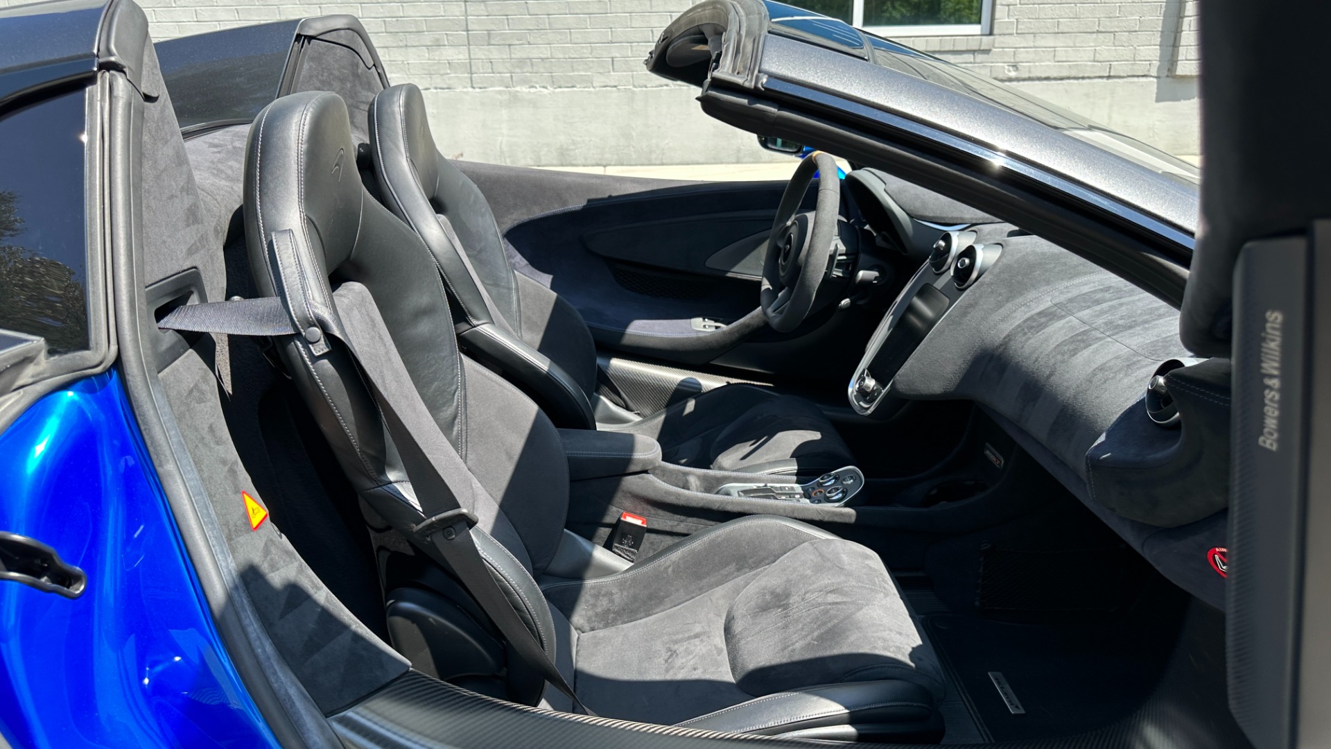 Used 2020 McLaren 600LT MSO CARBON FIBER / LUXURY PACK / CARBON EXT PKG / VEGA BLUE PAINT / BLUE ST for sale $249,999 at Formula Imports in Charlotte NC 28227 27