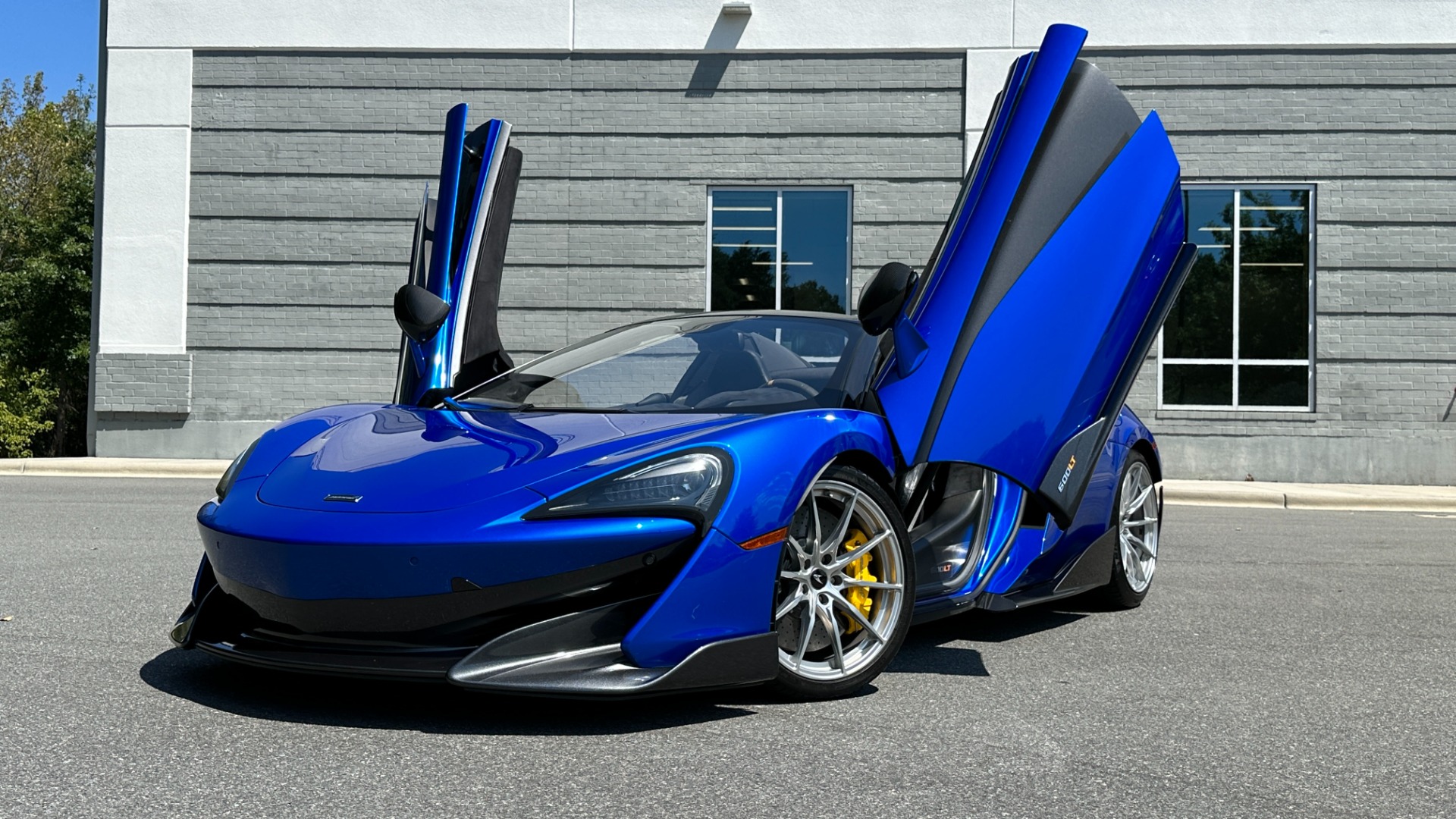 Used 2020 McLaren 600LT MSO CARBON FIBER / LUXURY PACK / CARBON EXT PKG / VEGA BLUE PAINT / BLUE ST for sale $249,999 at Formula Imports in Charlotte NC 28227 3