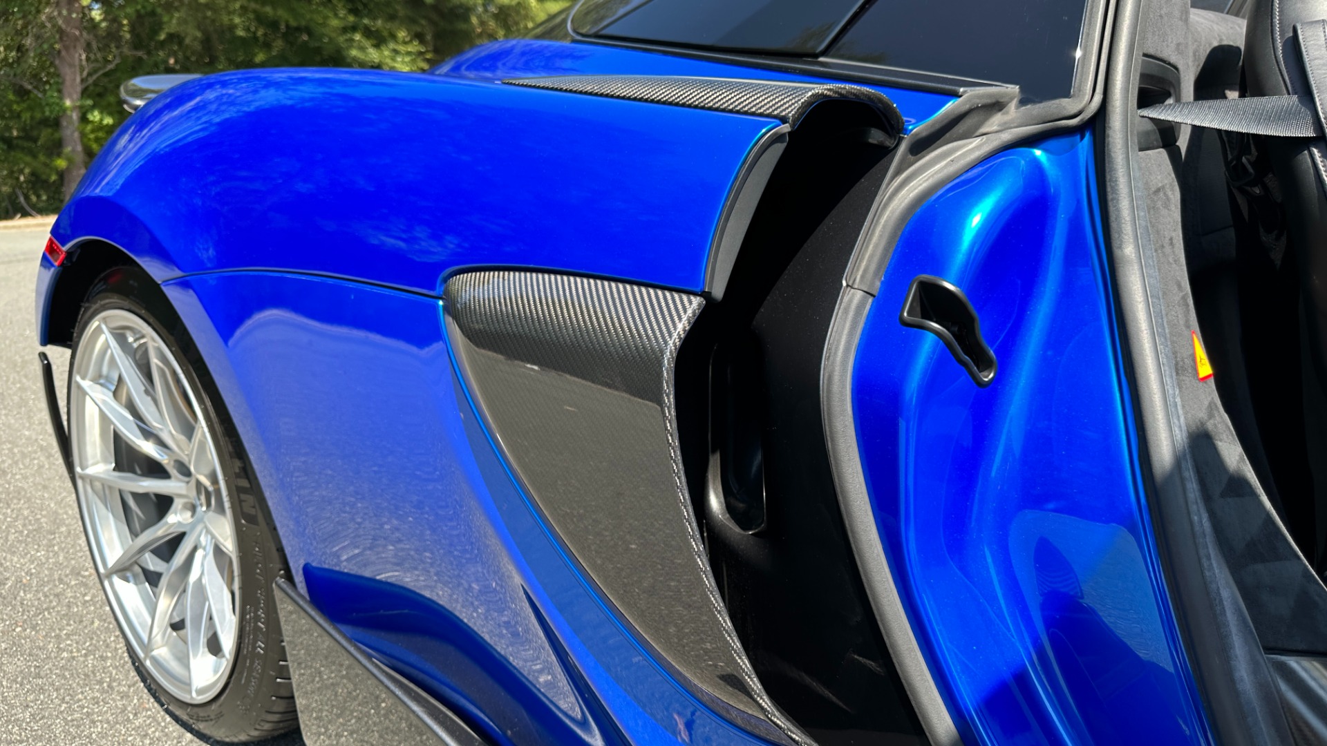 Used 2020 McLaren 600LT MSO CARBON FIBER / LUXURY PACK / CARBON EXT PKG / VEGA BLUE PAINT / BLUE ST for sale $249,999 at Formula Imports in Charlotte NC 28227 33