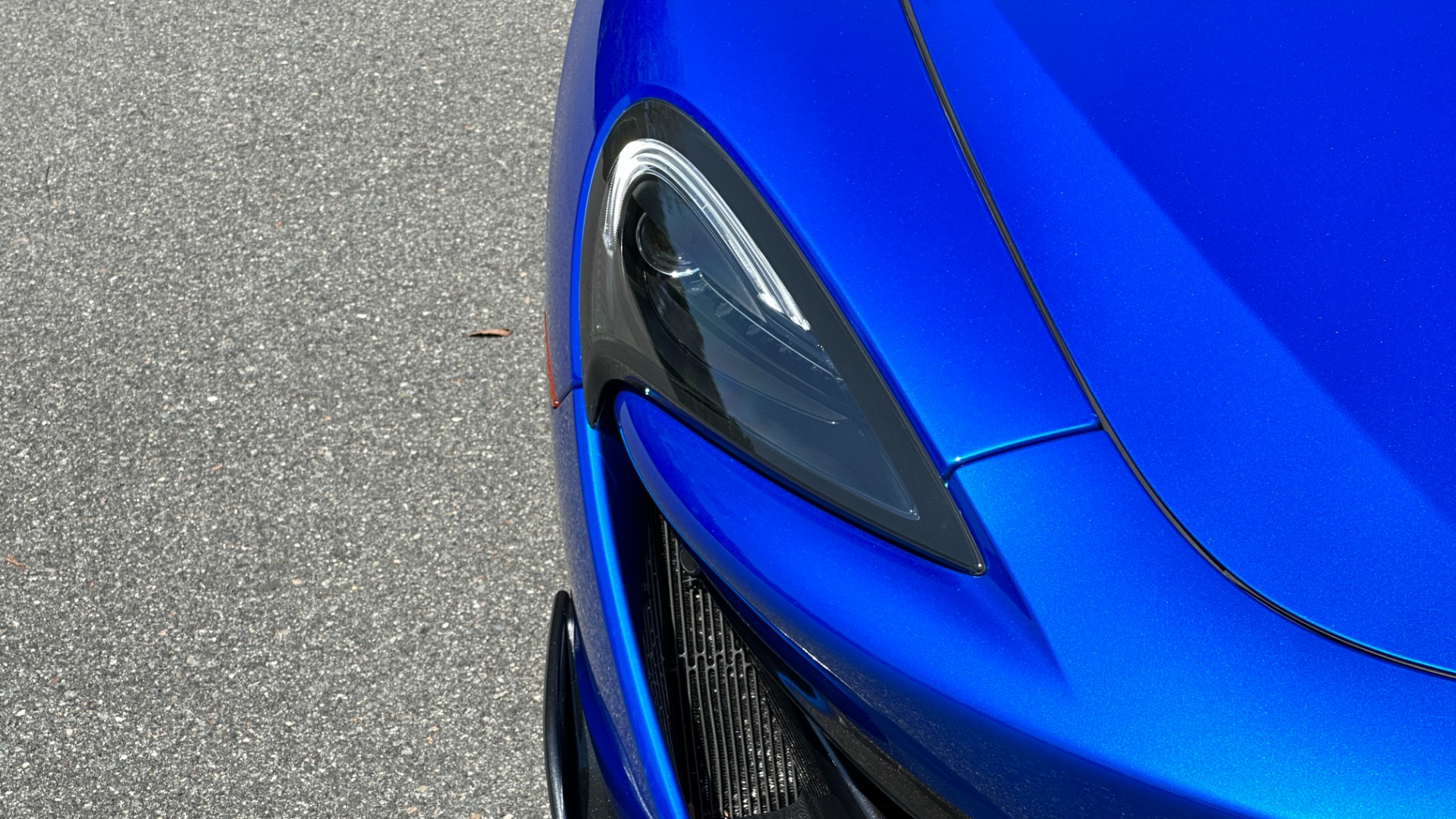Used 2020 McLaren 600LT MSO CARBON FIBER / LUXURY PACK / CARBON EXT PKG / VEGA BLUE PAINT / BLUE ST for sale $249,999 at Formula Imports in Charlotte NC 28227 35