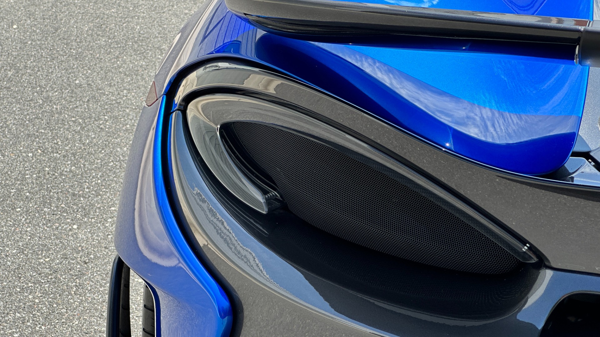 Used 2020 McLaren 600LT MSO CARBON FIBER / LUXURY PACK / CARBON EXT PKG / VEGA BLUE PAINT / BLUE ST for sale $249,999 at Formula Imports in Charlotte NC 28227 37