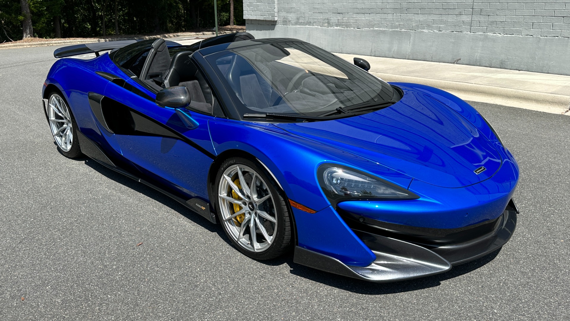 Used 2020 McLaren 600LT MSO CARBON FIBER / LUXURY PACK / CARBON EXT PKG / VEGA BLUE PAINT / BLUE ST for sale Sold at Formula Imports in Charlotte NC 28227 4